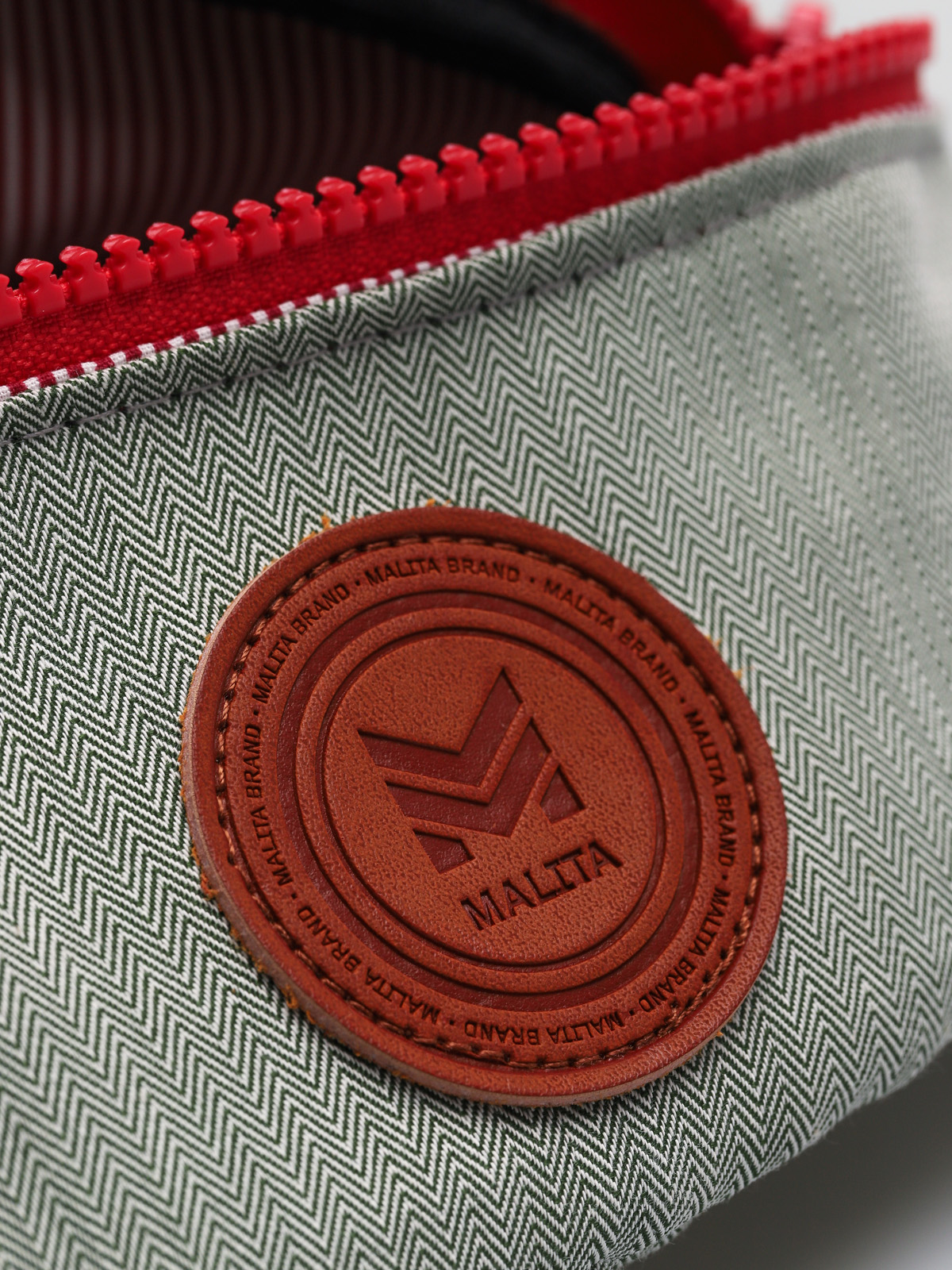 Övtáska Malita Alfa (green/red)