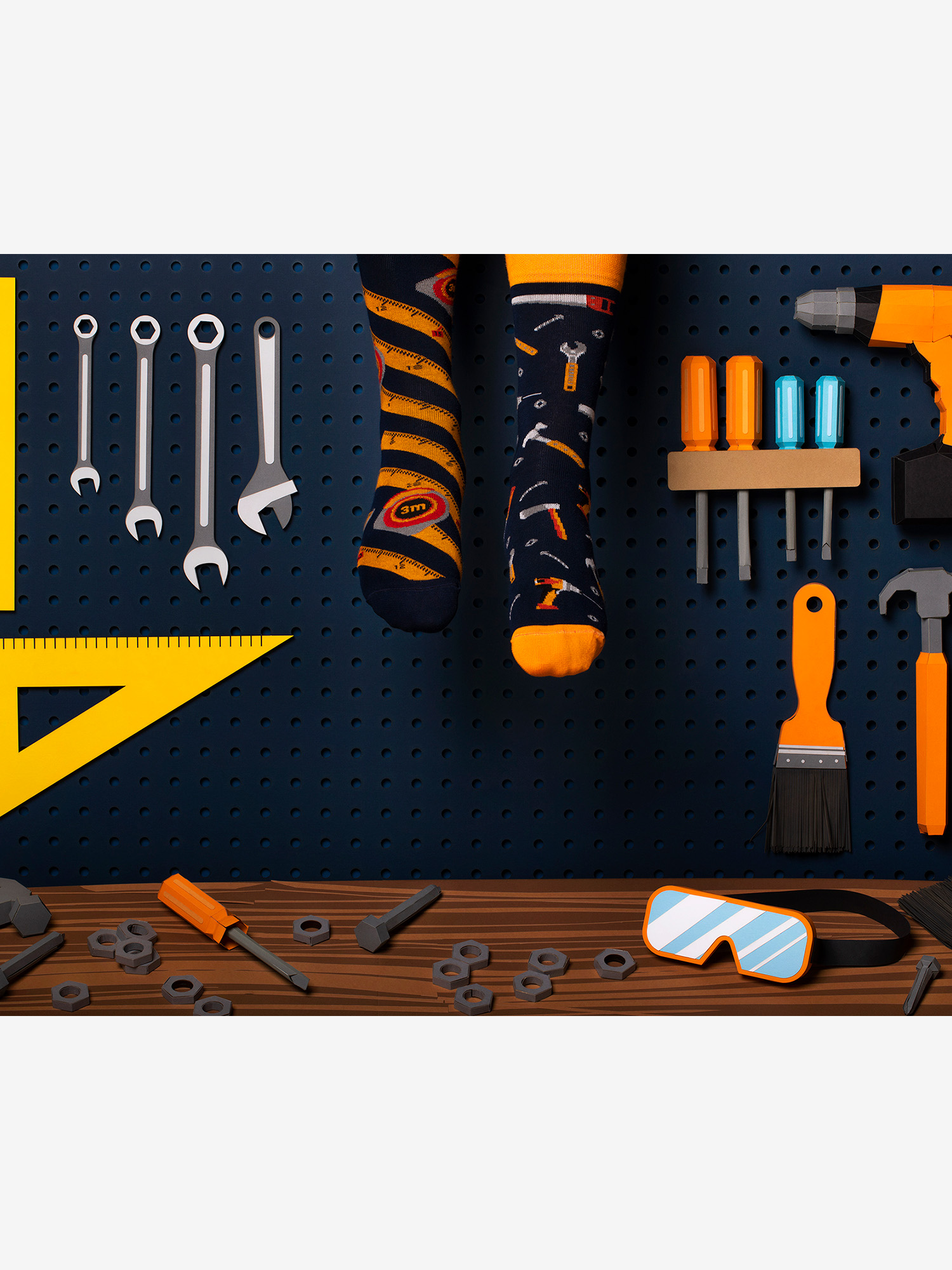 Many Mornings The Handyman Zokni (navy/yellow)