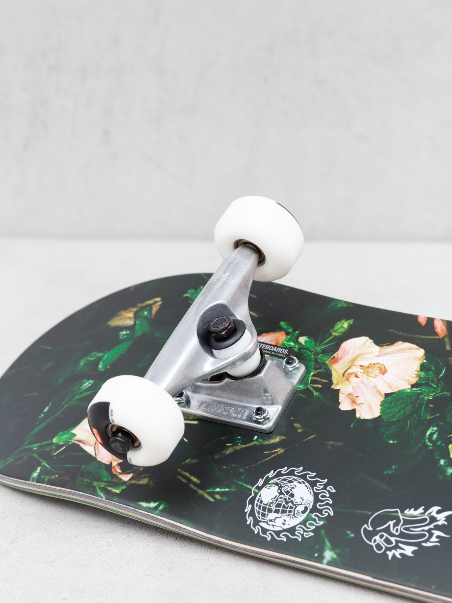 Gördeszka Globe G1 Insignia (maple/thornbush)