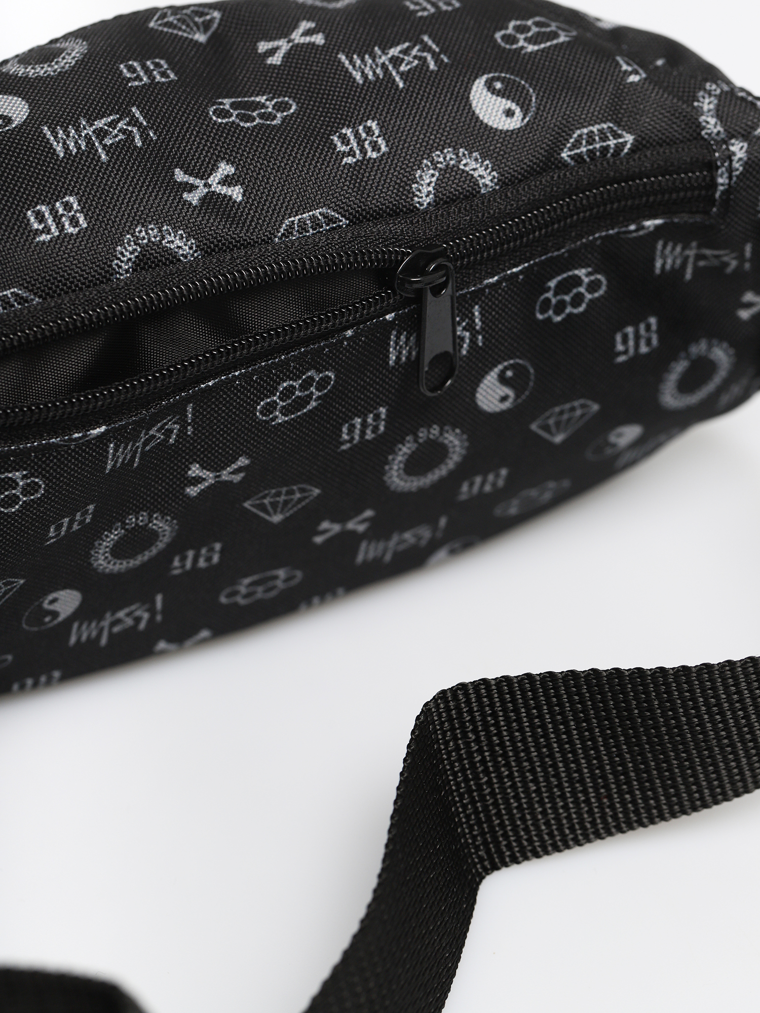 MassDnm Lv Övtáska (black)