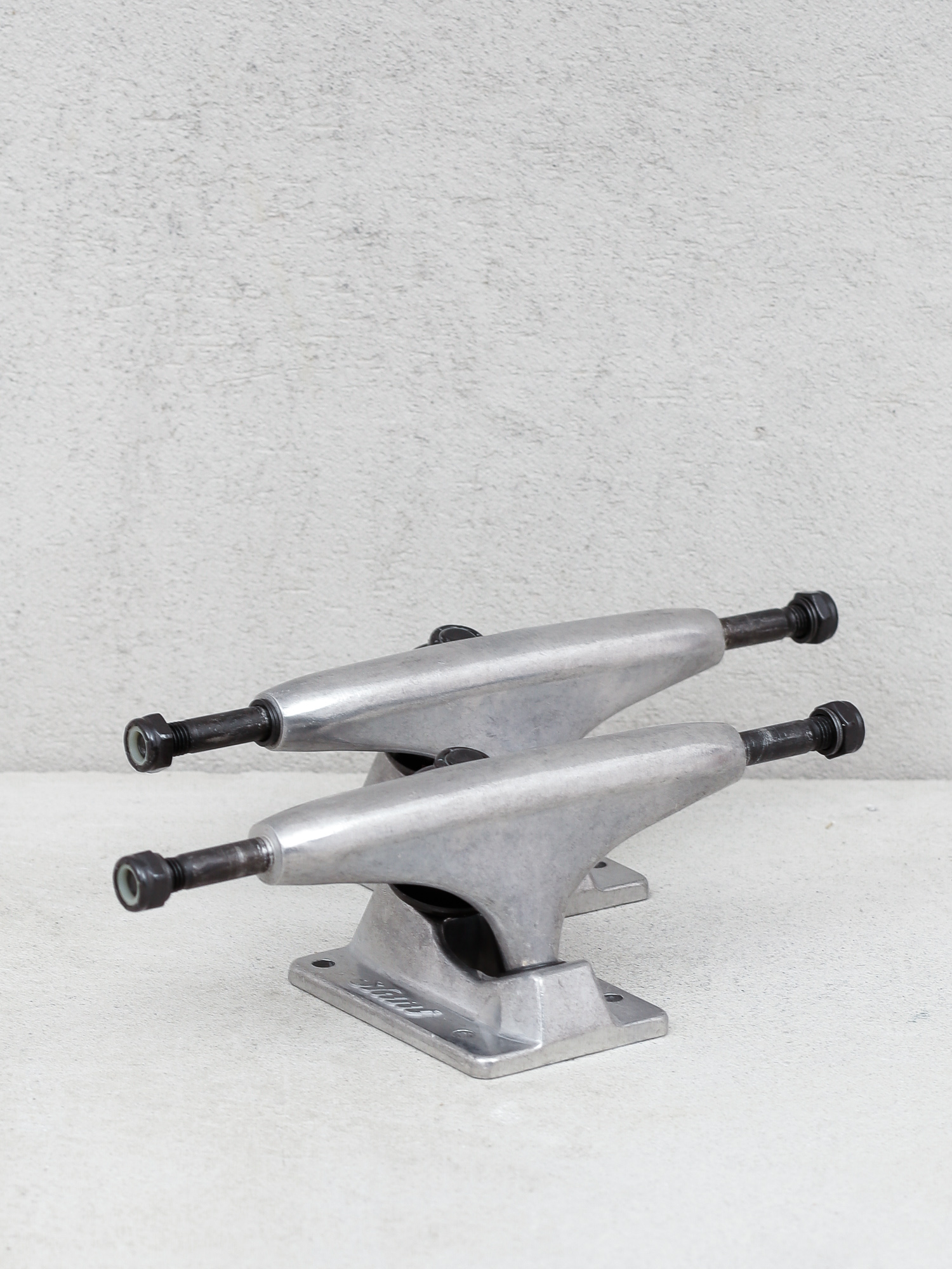 Globe Slant Standard Gu00f6rdeszka felfu00fcggesztu00e9s (raw finish)