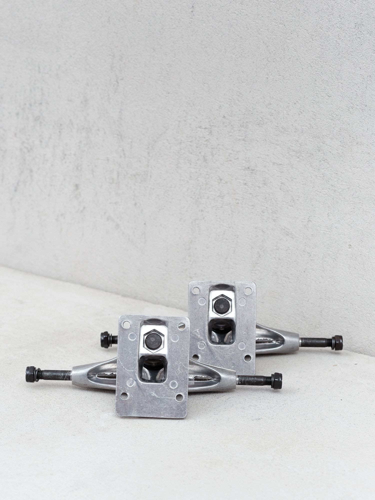 Globe Slant Standard Gördeszka felfüggesztés (raw finish)