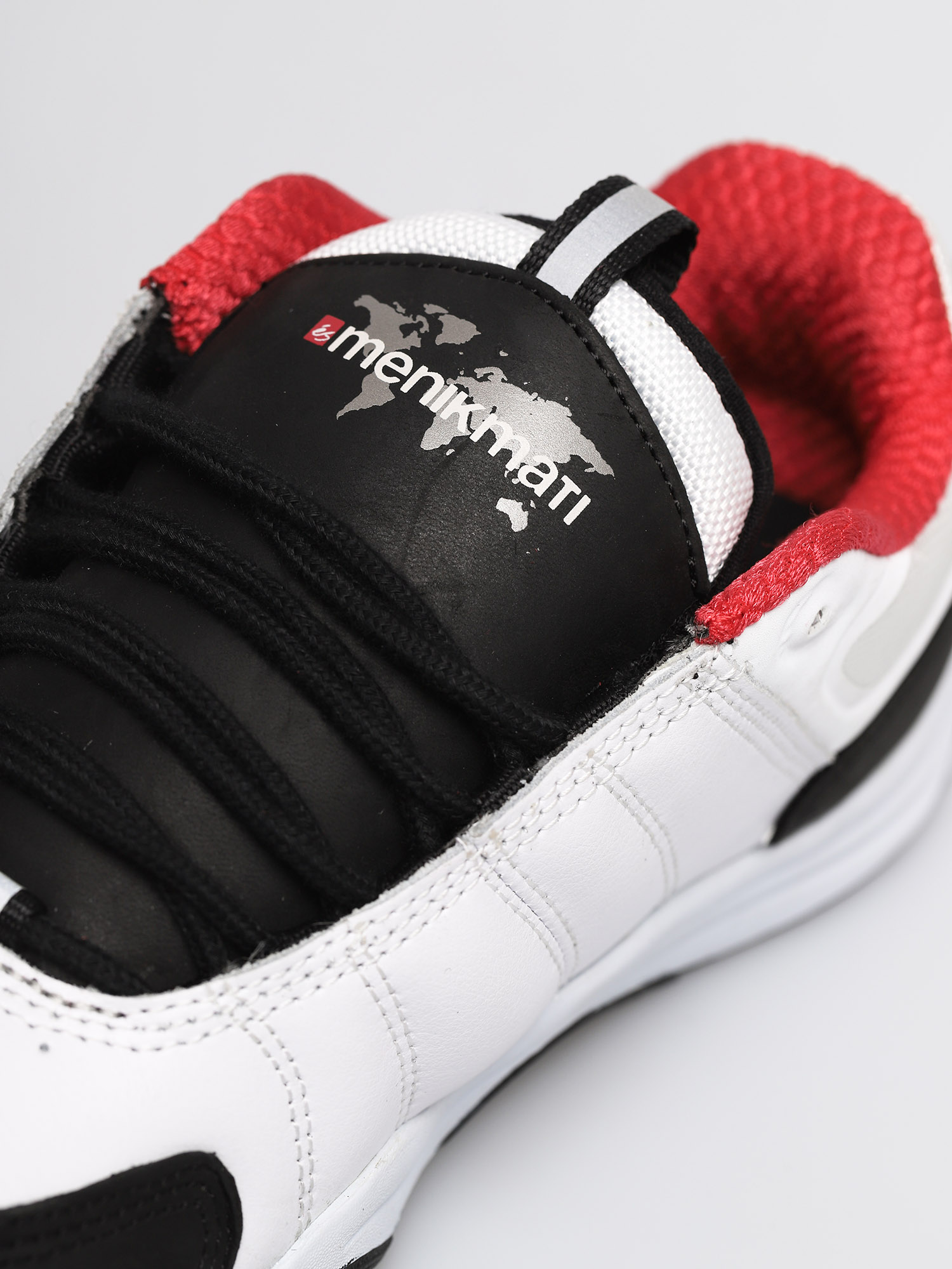 eS Evant X Menikmati Cipők (white/black)