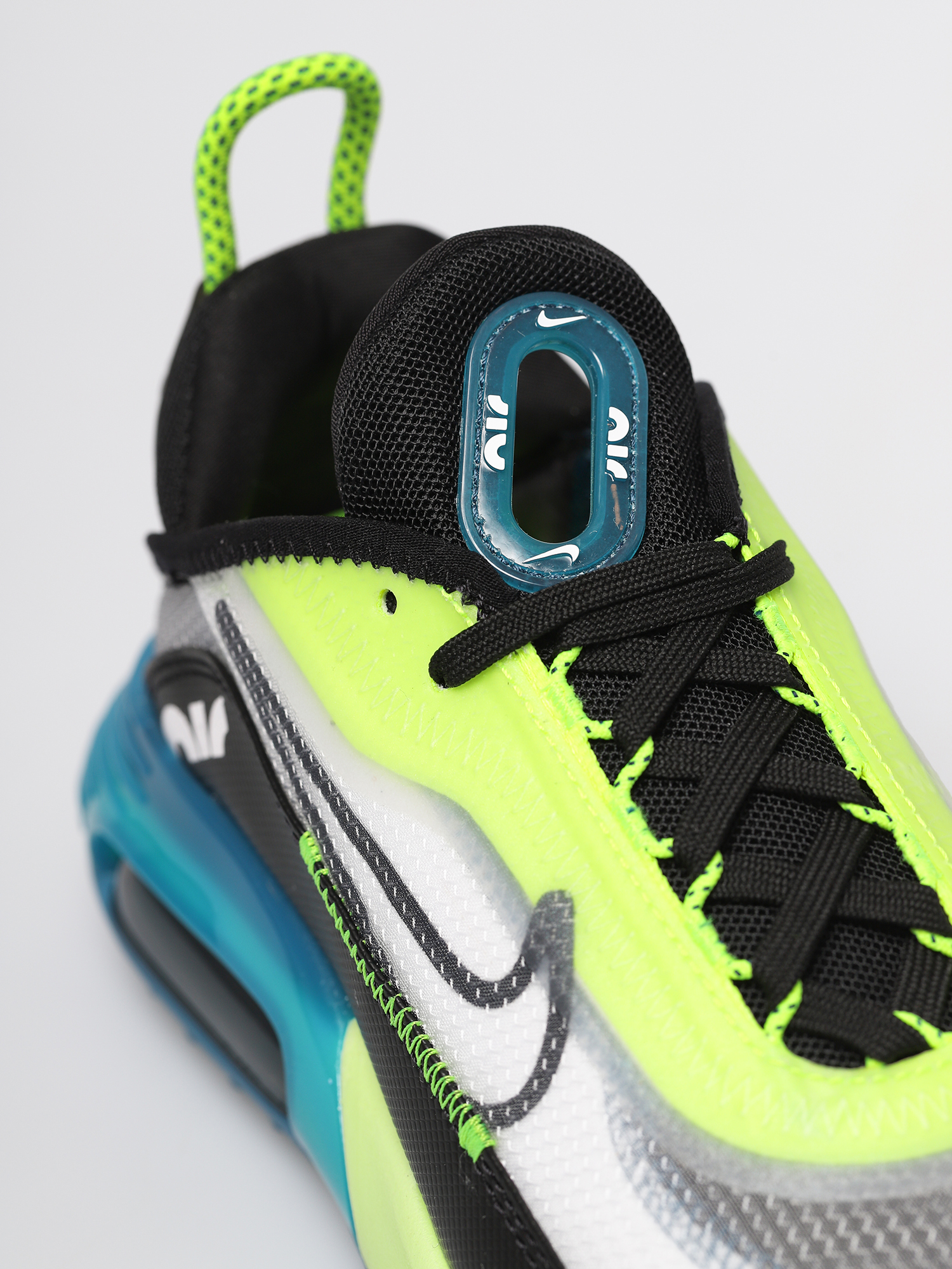 Nike Air Max 2090 Wmn Cipők (white/black volt valerian blue)