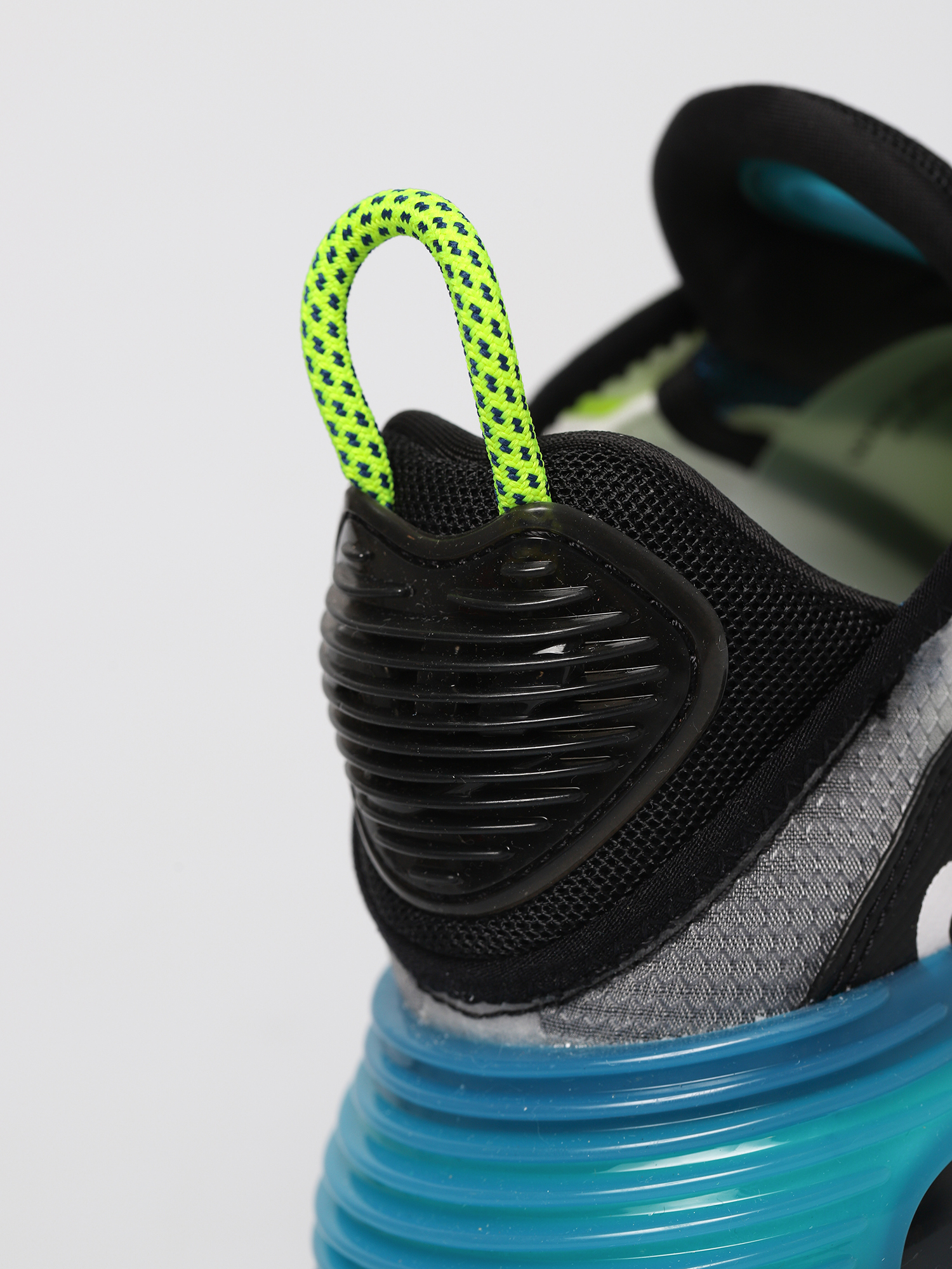 Nike Air Max 2090 Wmn Cipők (white/black volt valerian blue)