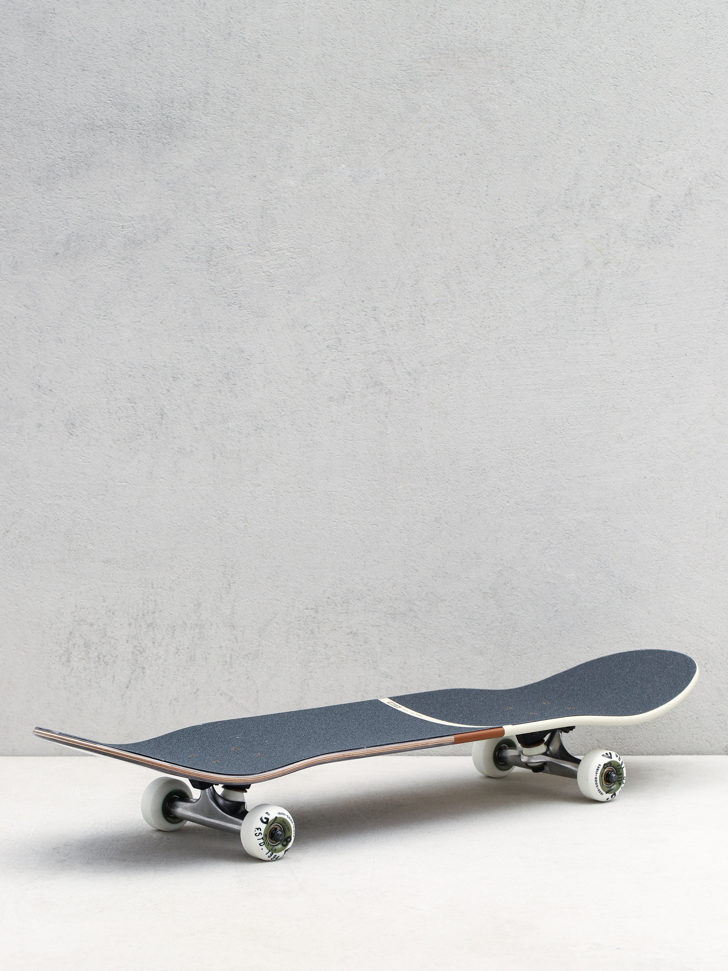 Globe G2 Half Dip 2 Komplett gördeszka (black/tobacco)