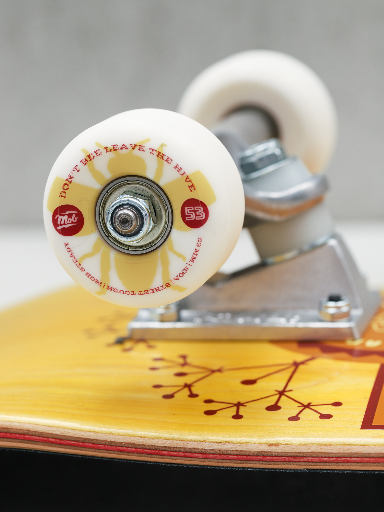 Mob Skateboards Bee Komplett gördeszka (yellow)