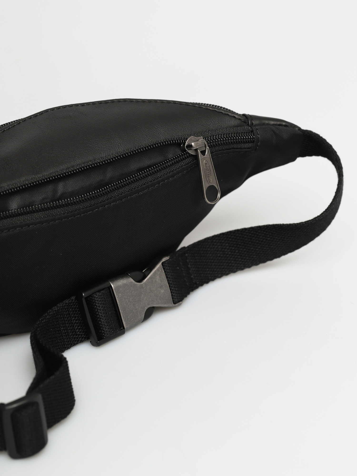 Eastpak Springer Övtáska (black ink leather)