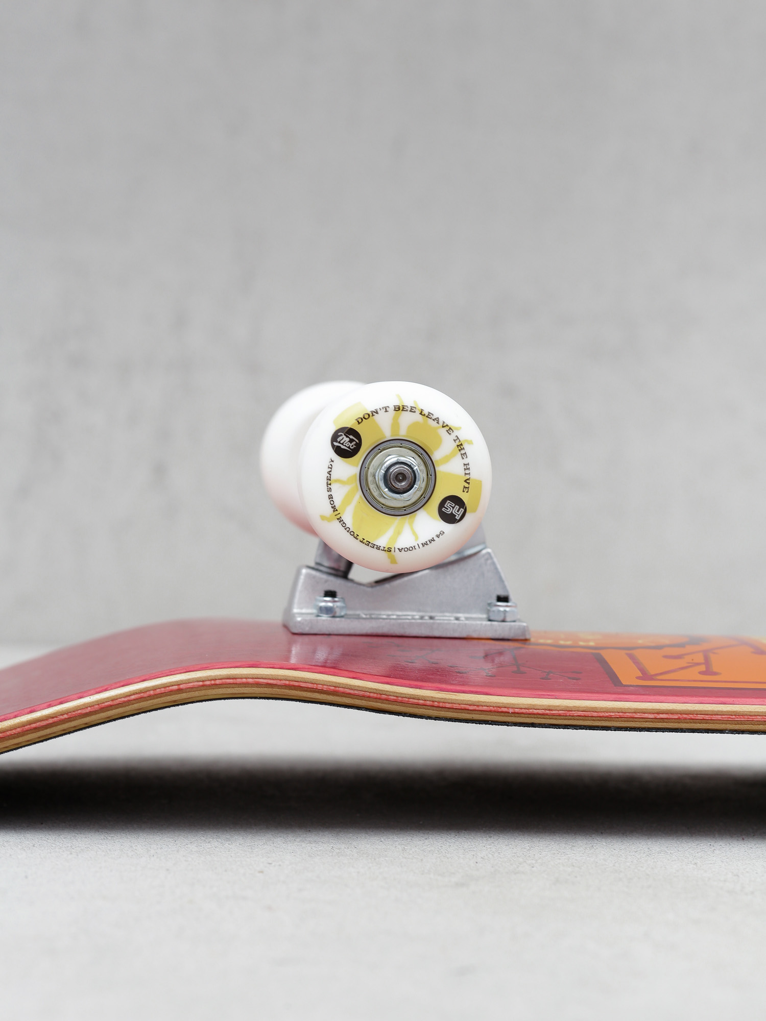 Mob Skateboards Gördeszka Bee (red)