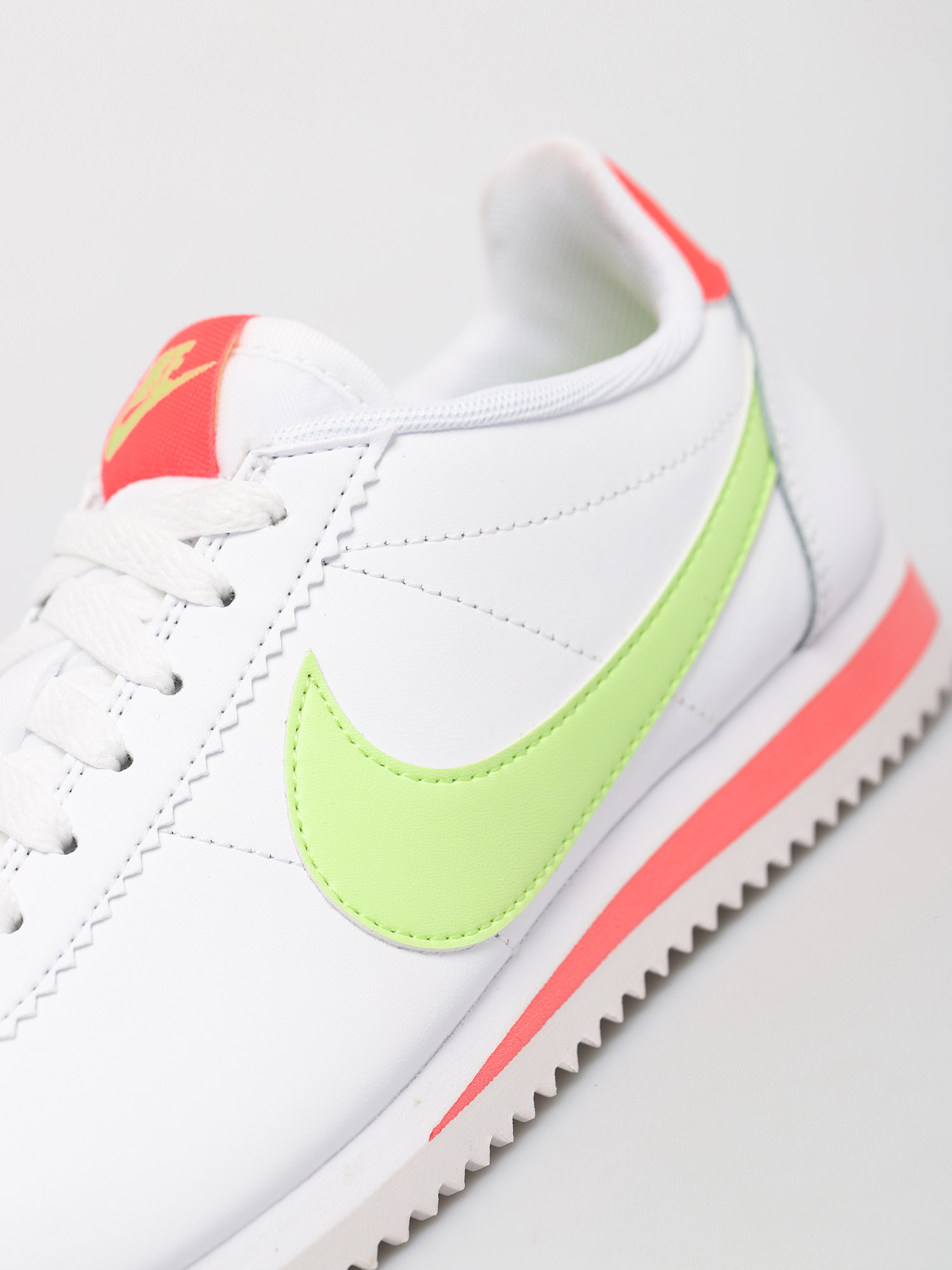 Nike Classic Cortez Wmn Cipők (white/barely volt flash crimson)