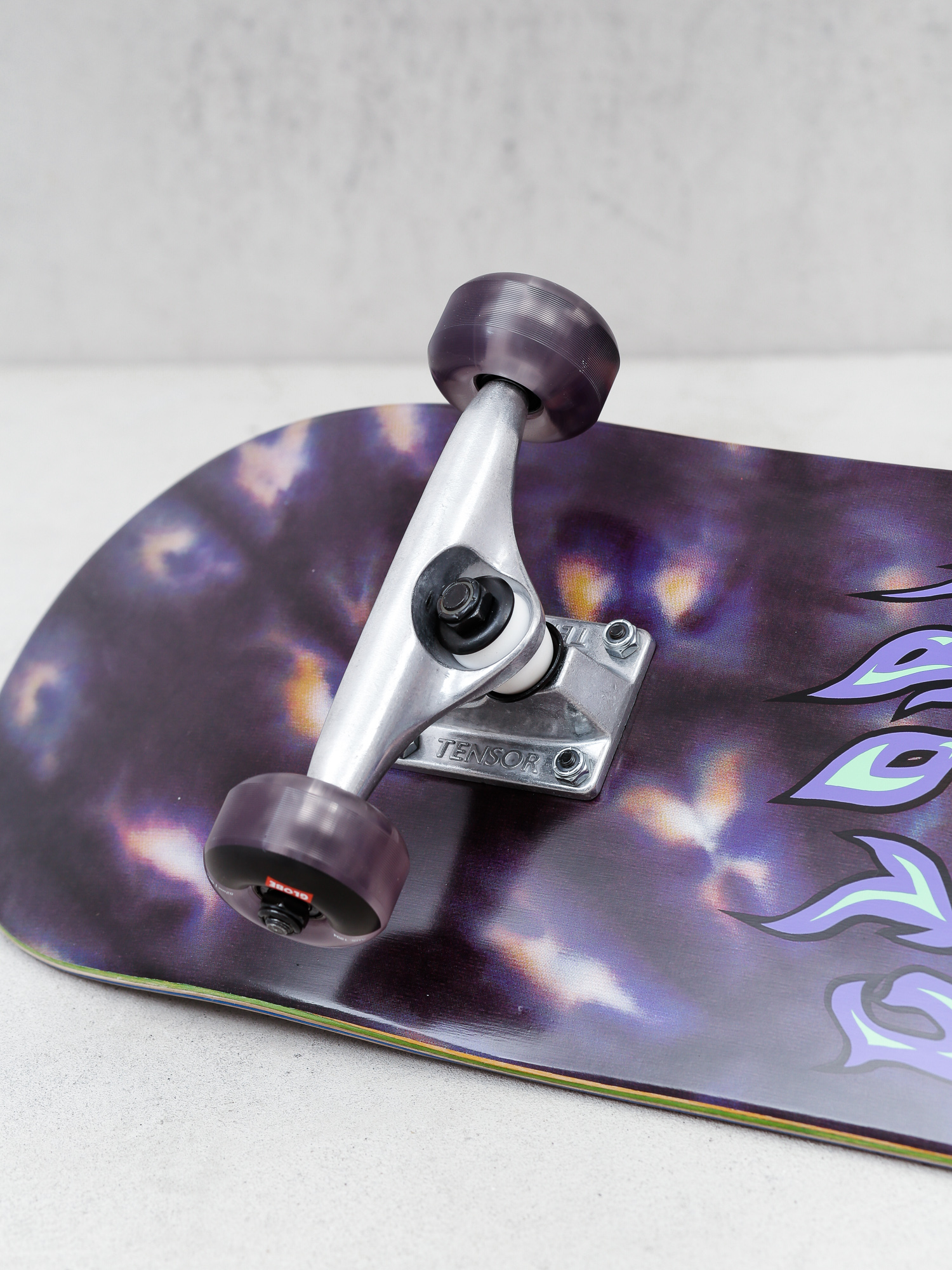 Gördeszka Globe G1 Ablaze (black dye)