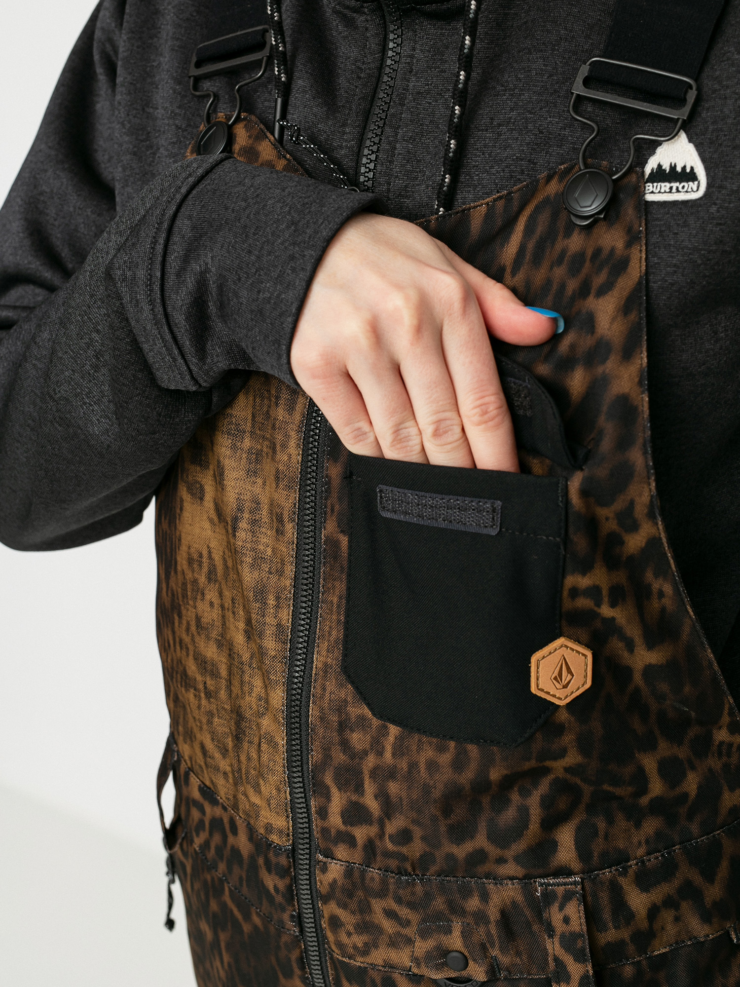 Női Volcom Swift Bib Overall Snowboard nadrág (leopard)