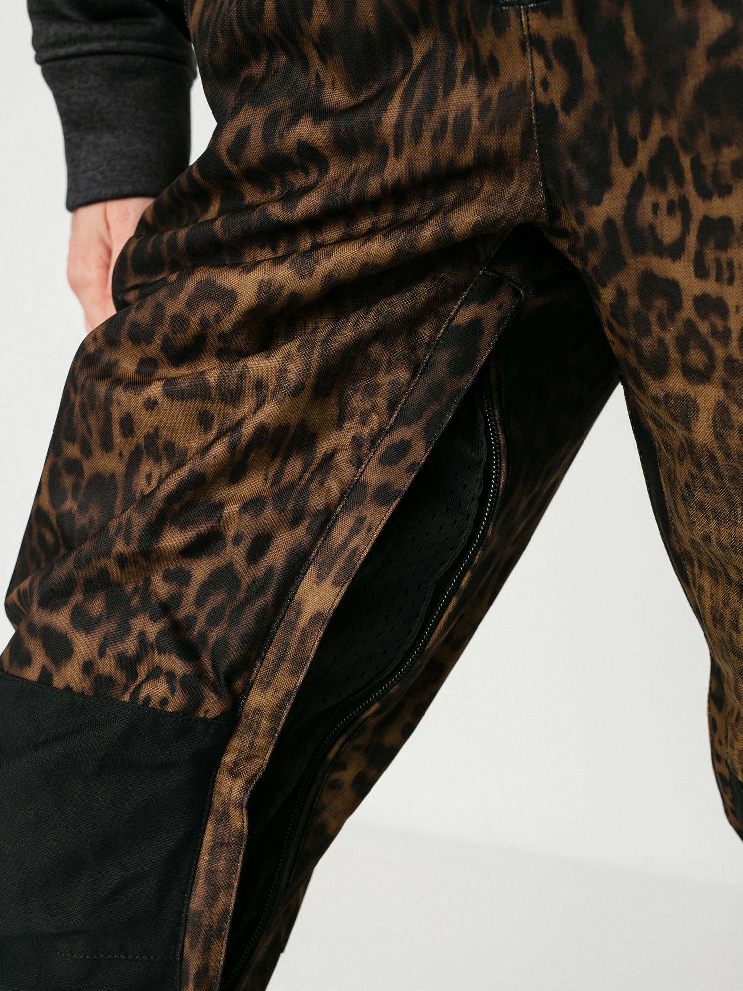 Női Volcom Swift Bib Overall Snowboard nadrág (leopard)