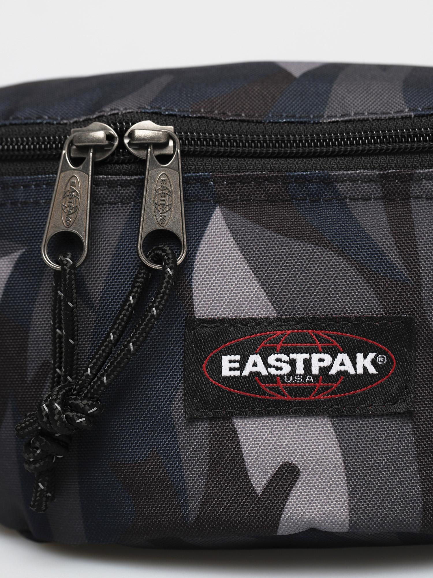 Eastpak Springer Övtáska (leaves dark)