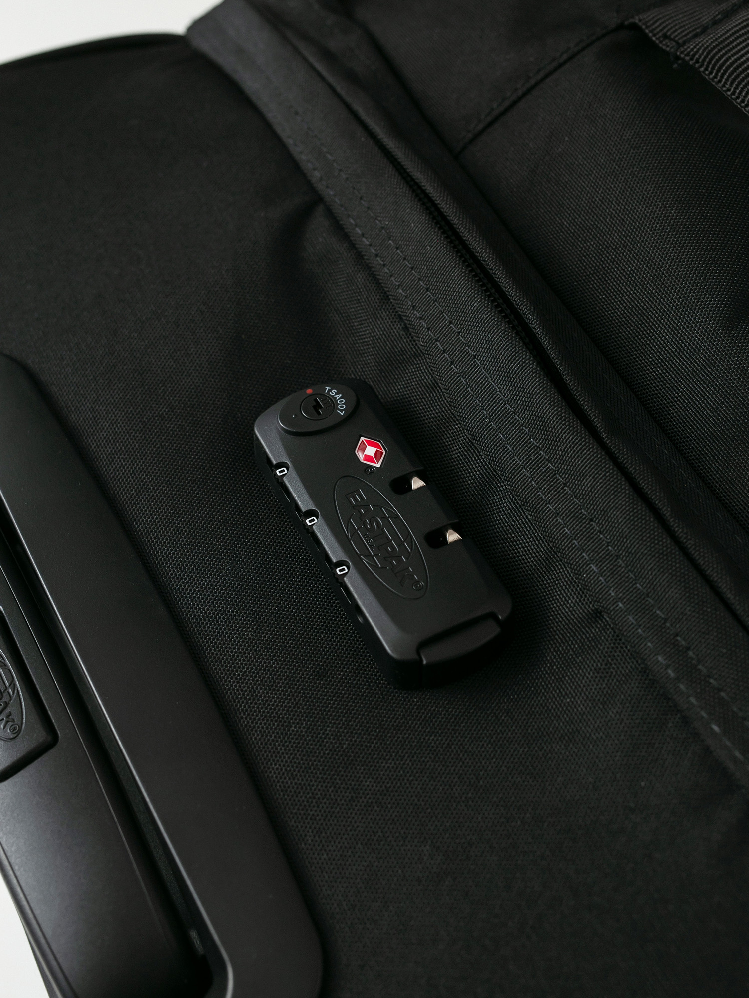 Eastpak Tranverz L Bőrönd (black)