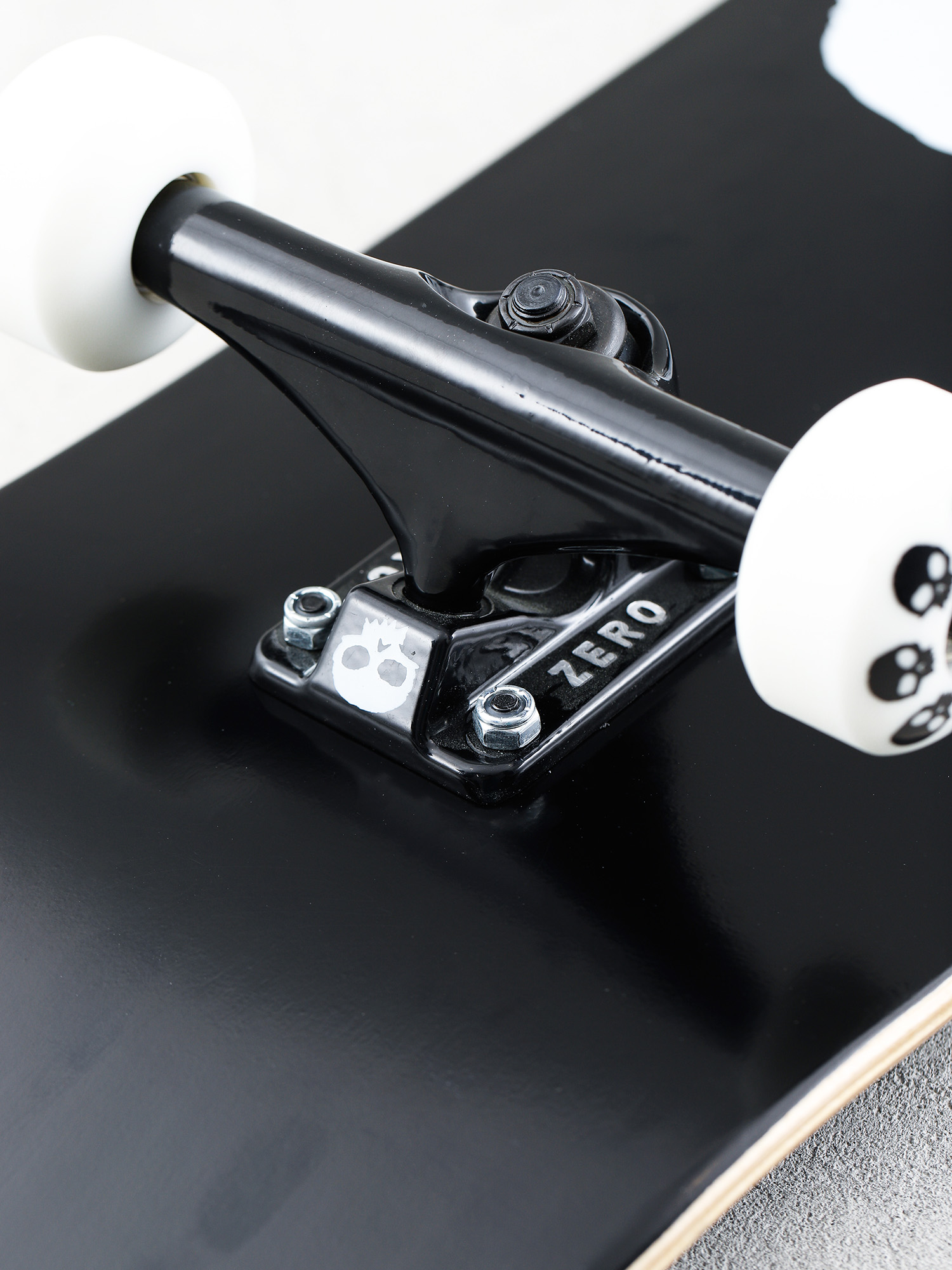 Zero Komplett gördeszka Single Skull Classic (black/white)