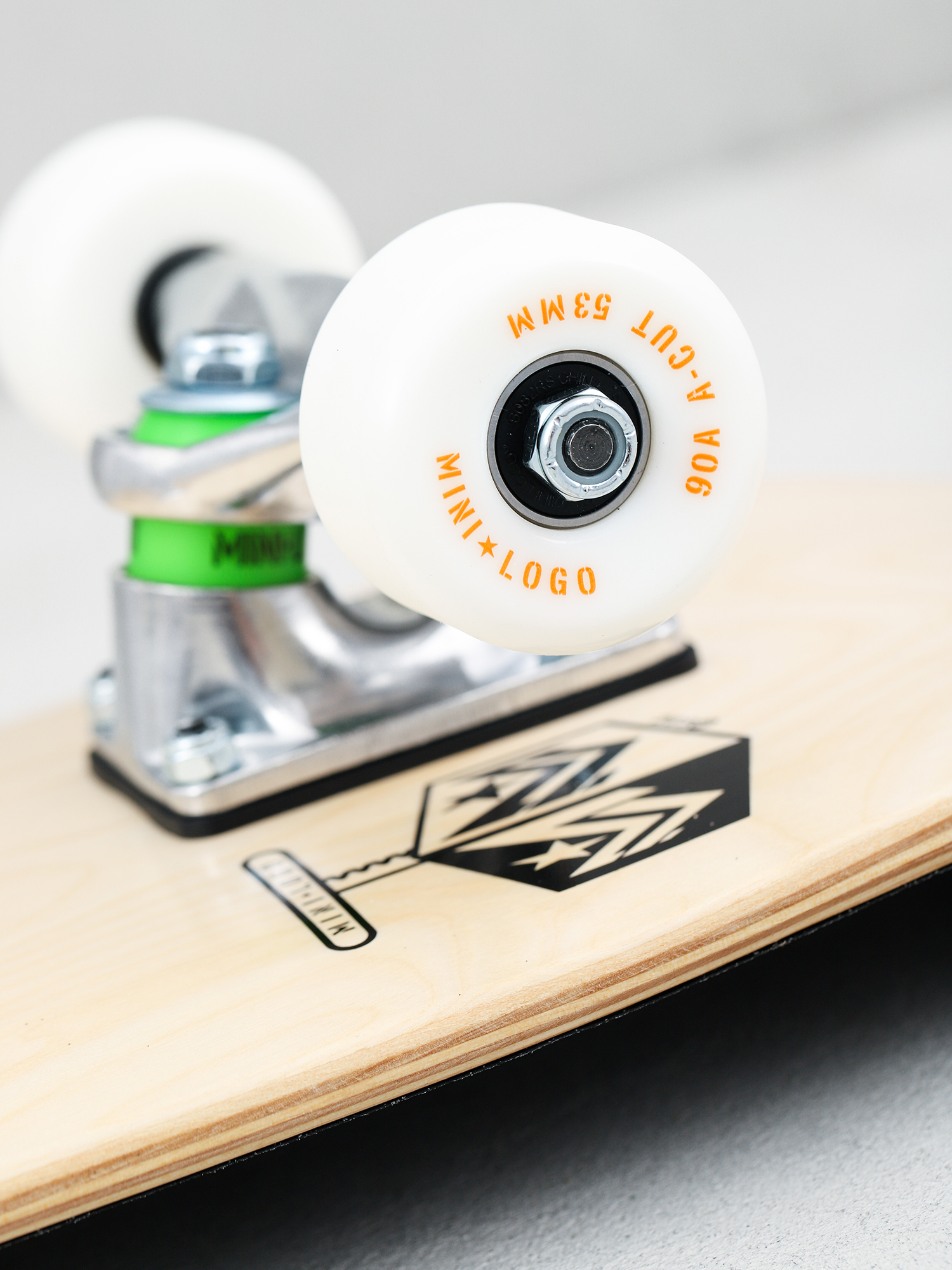 Minilogo Chevron Detonator 15 Komplett gördeszka (natural)