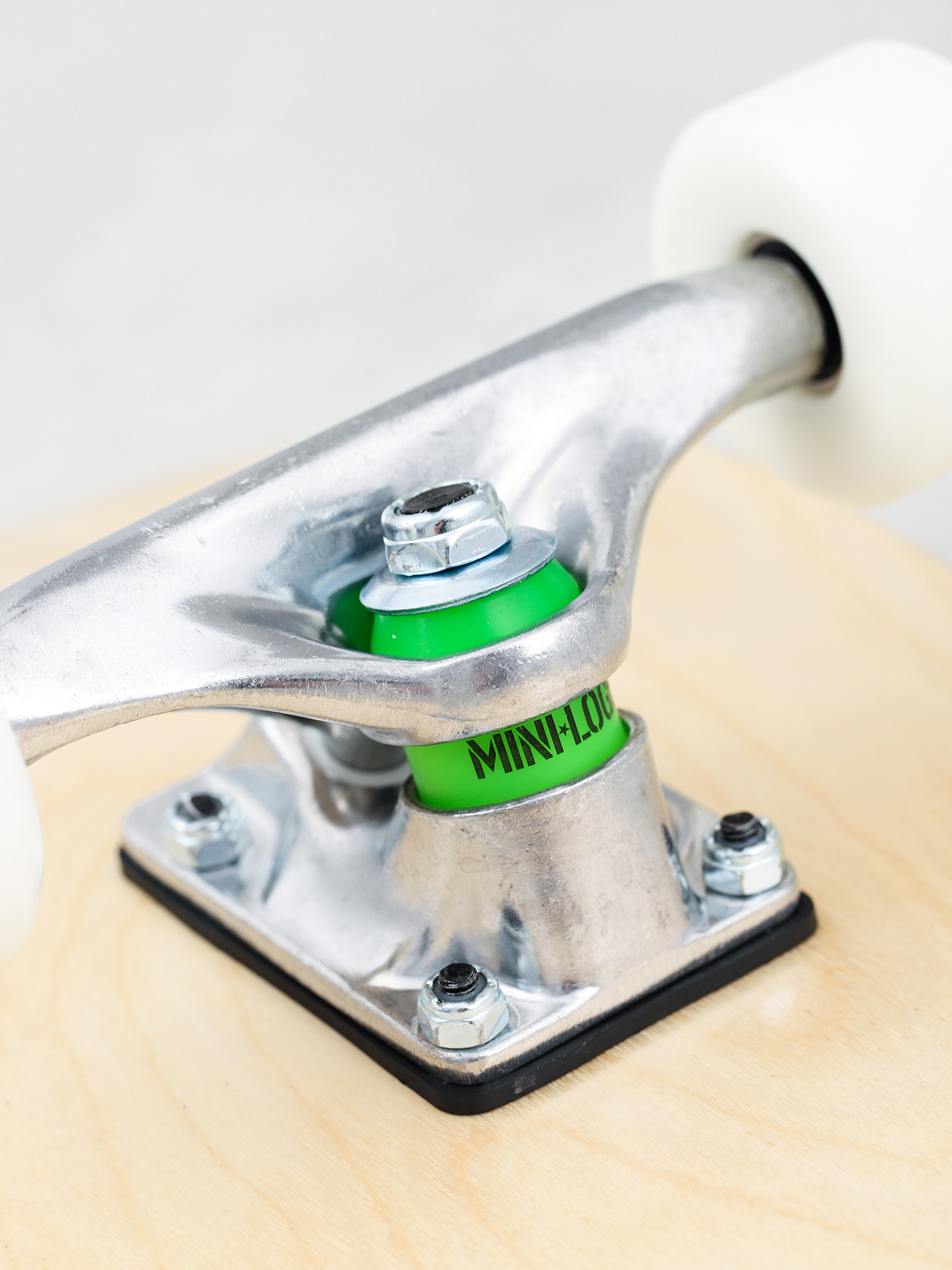 Minilogo Chevron Detonator 15 Komplett gördeszka (natural)