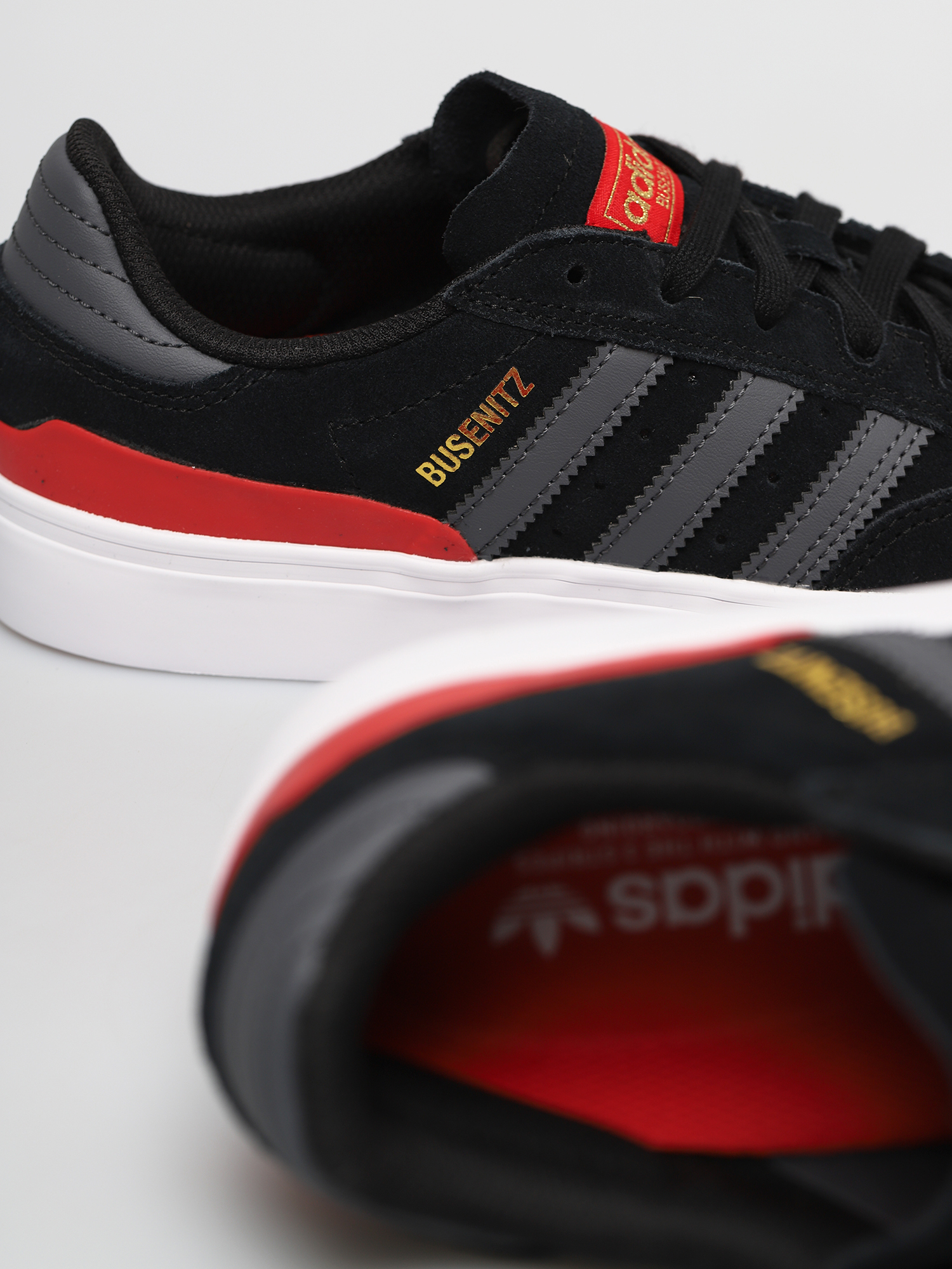 adidas Busenitz Vulc II Cipők (cblack/dgsogr/vivred)