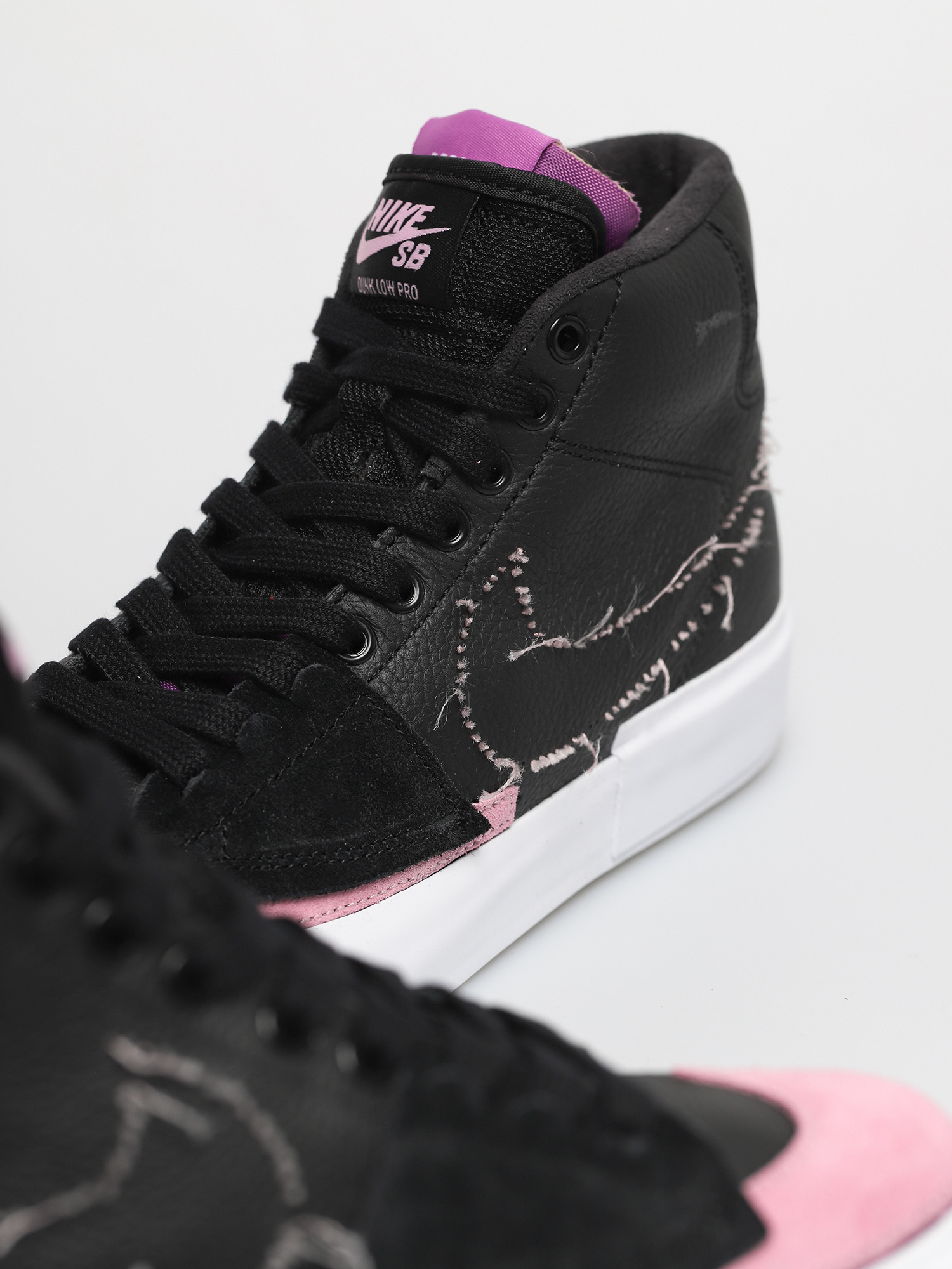 Nike SB Zoom Blazer Mid Edge Cipők (black/pink rise white purple nebula)