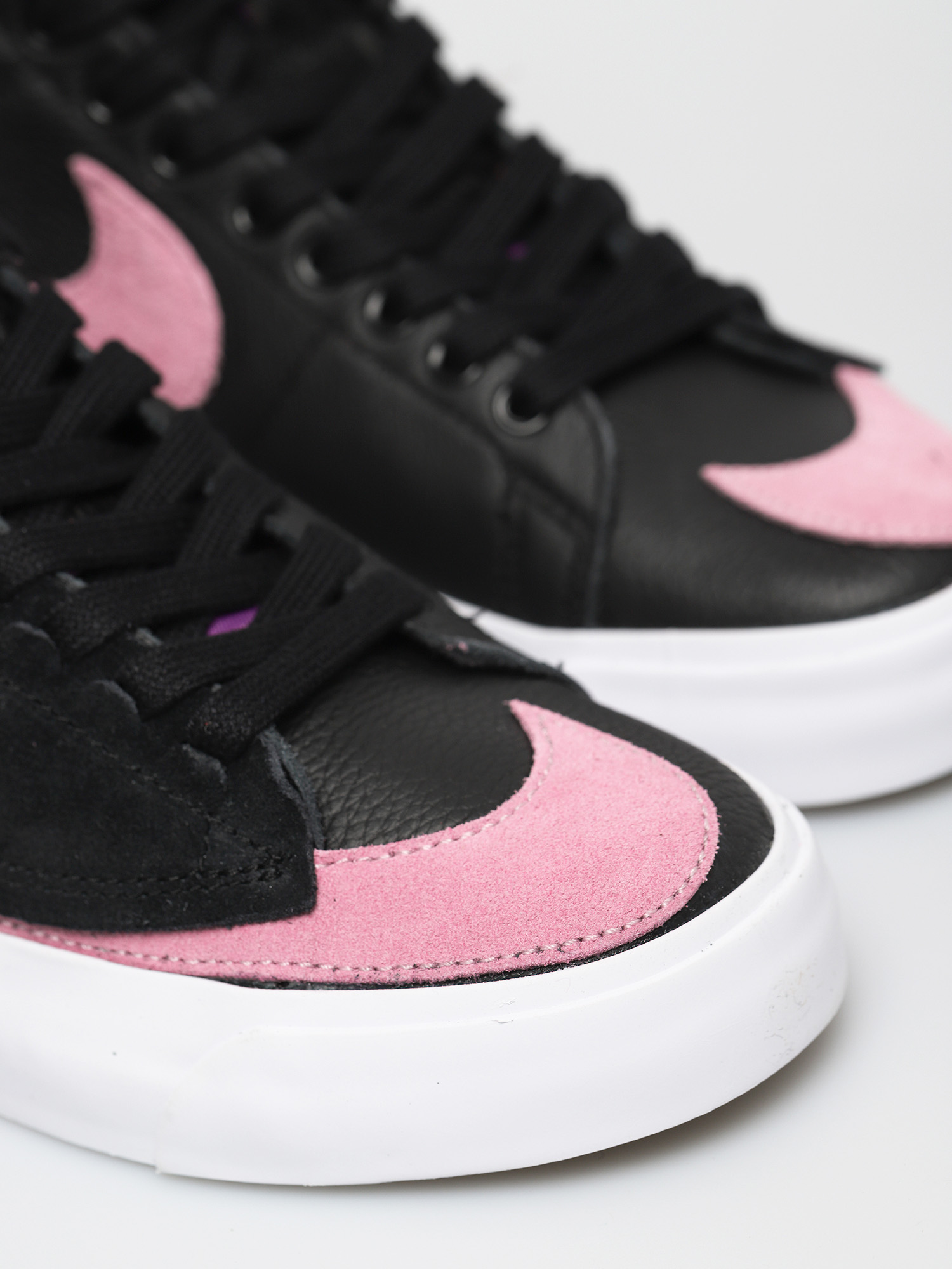 Nike SB Zoom Blazer Mid Edge Cipők (black/pink rise white purple nebula)