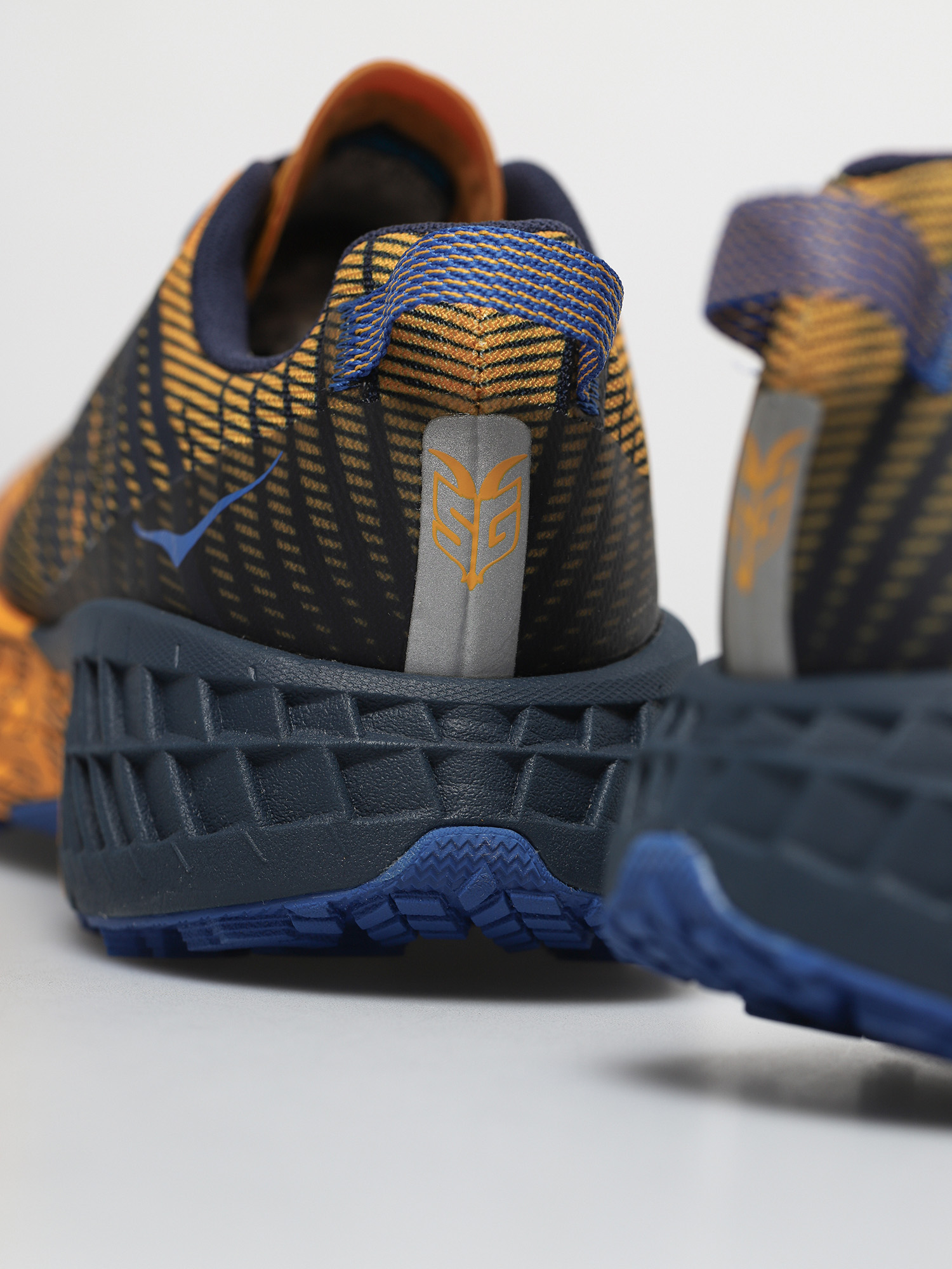 Hoka One One Speedgoat 4 Cipők (saffron/black iris)