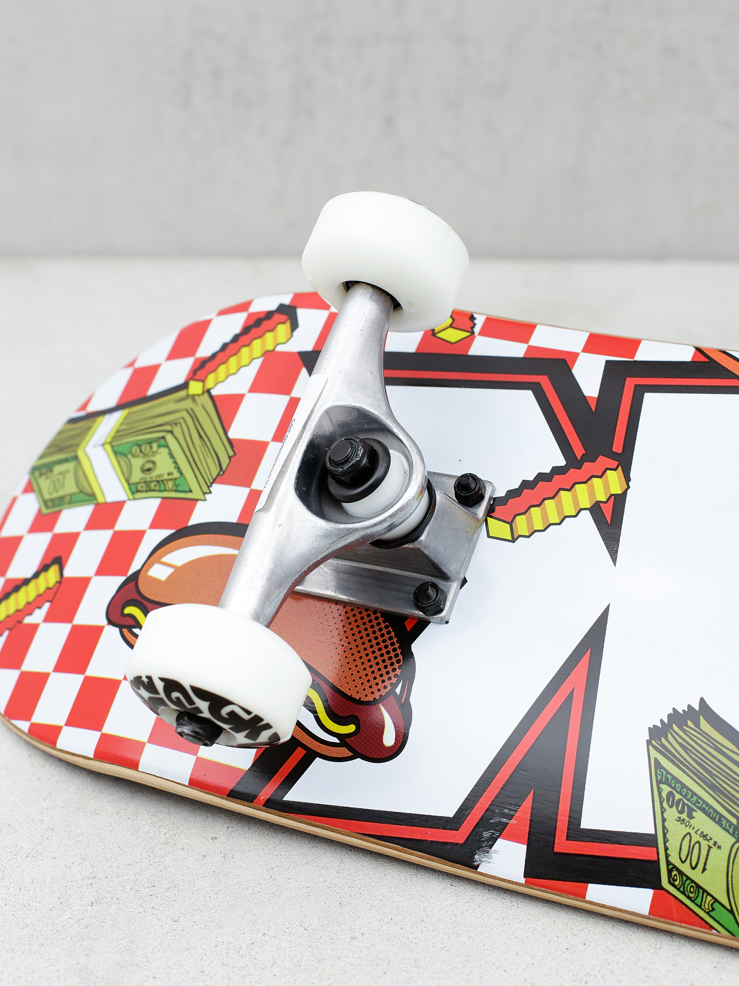 DGK Diner Komplett gördeszka (assorted)