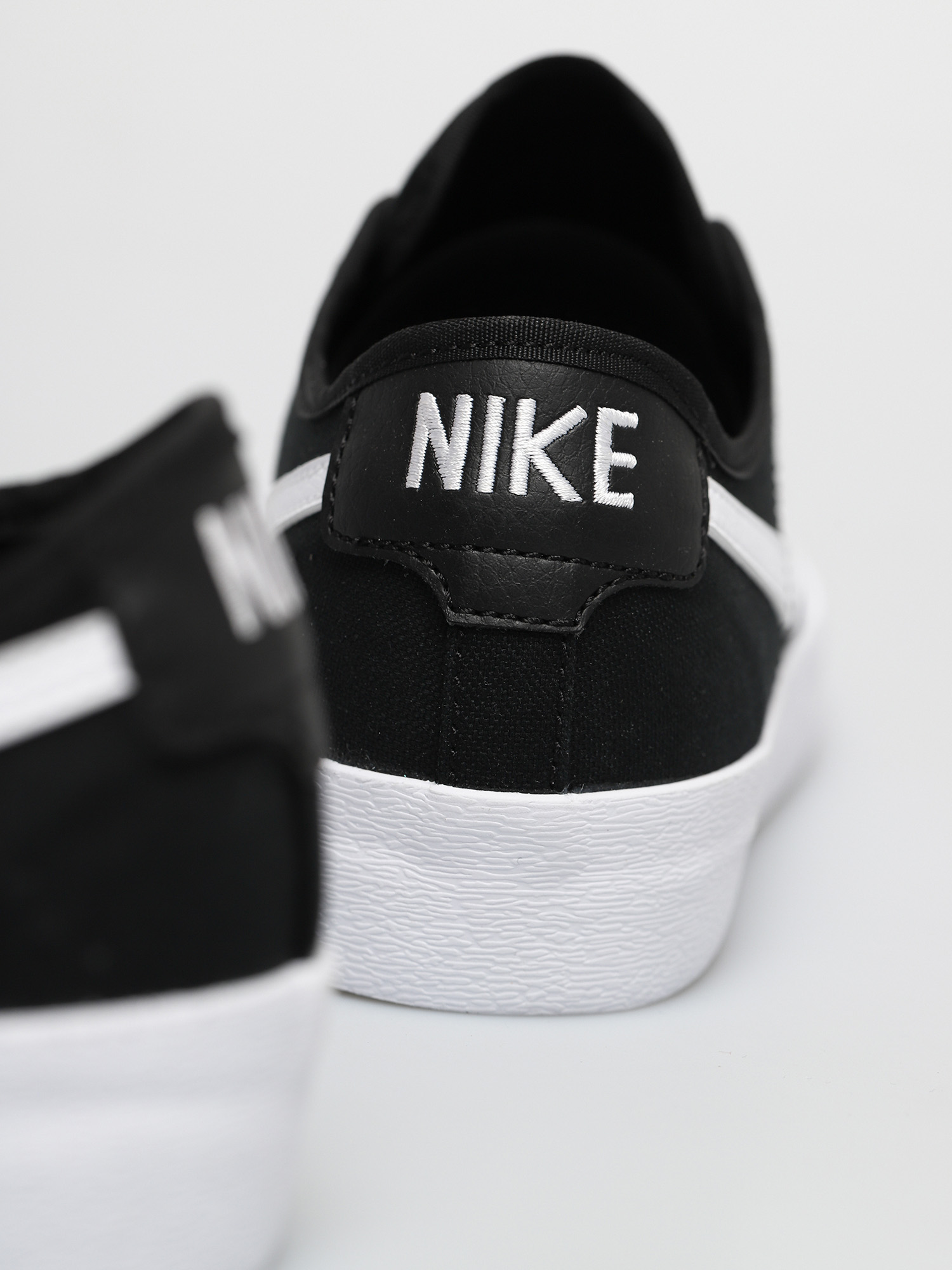 Nike SB Blazer Court Cipők (black/white black gum light brown)