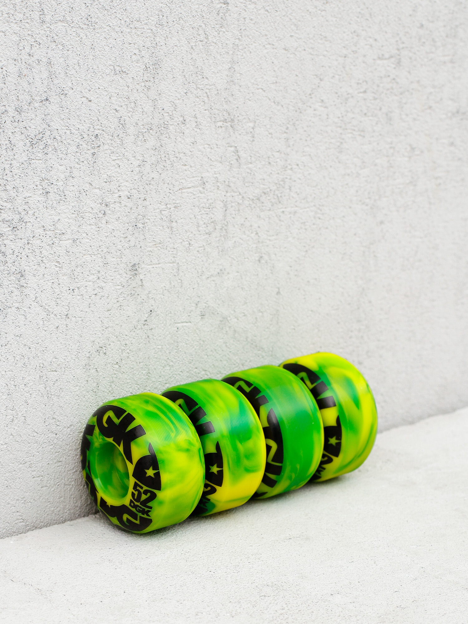 DGK Swirl Formula Gördeszka kerék (green/black)