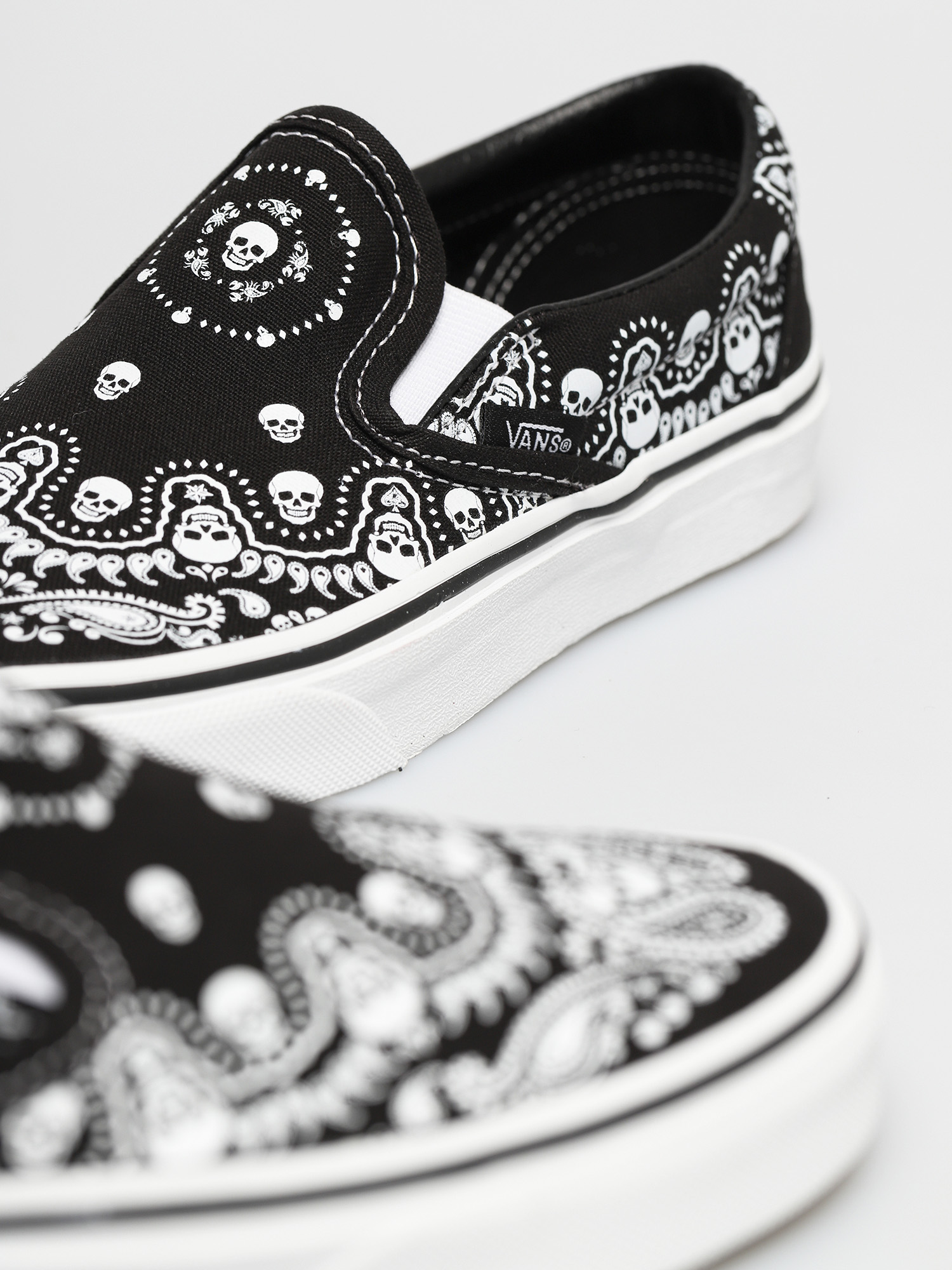 Vans Classic Slip On Cipők (bandana black/true white)