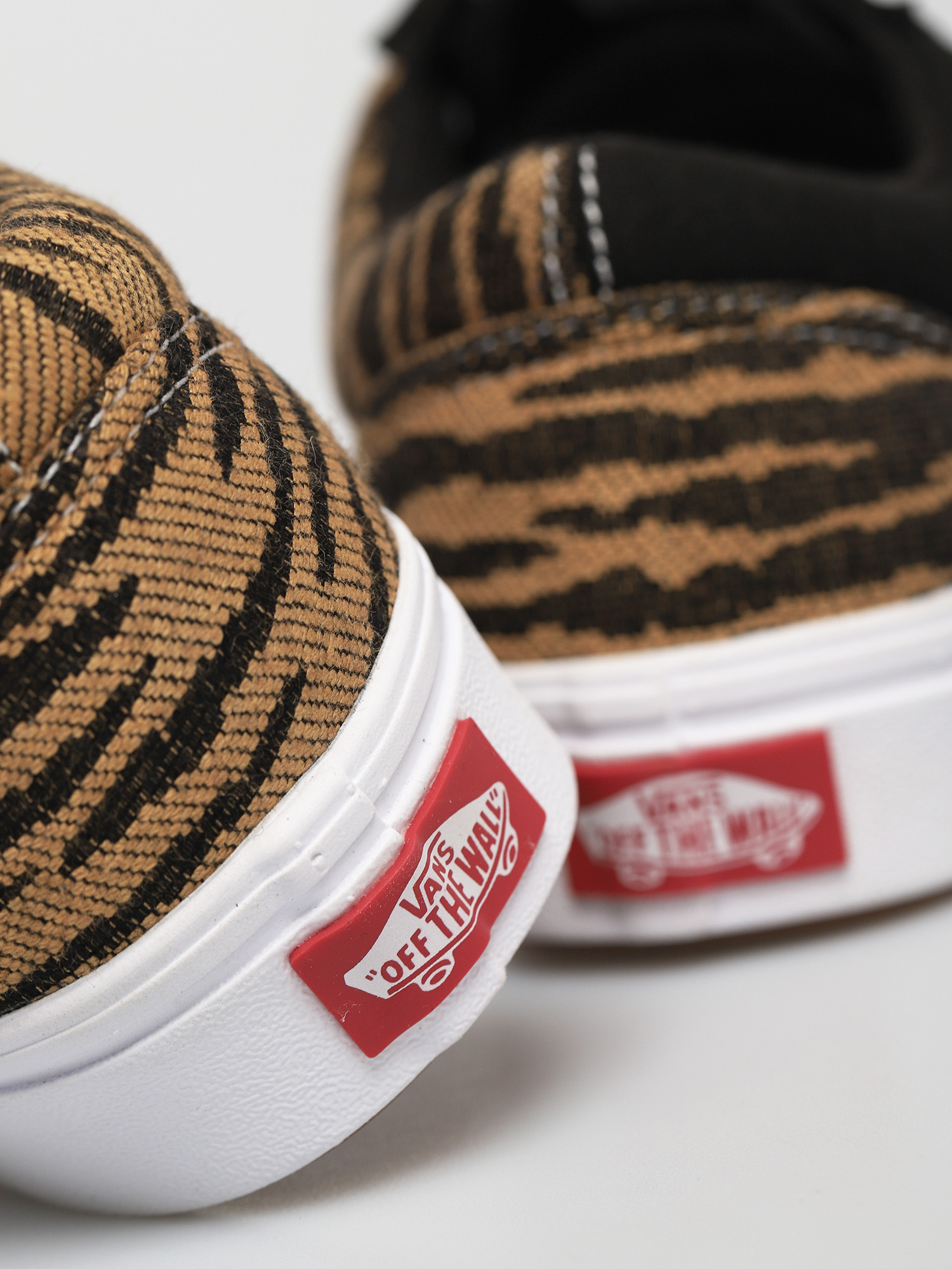 Vans Comfycush Old Skool Cipők (le tigre black/orchid)