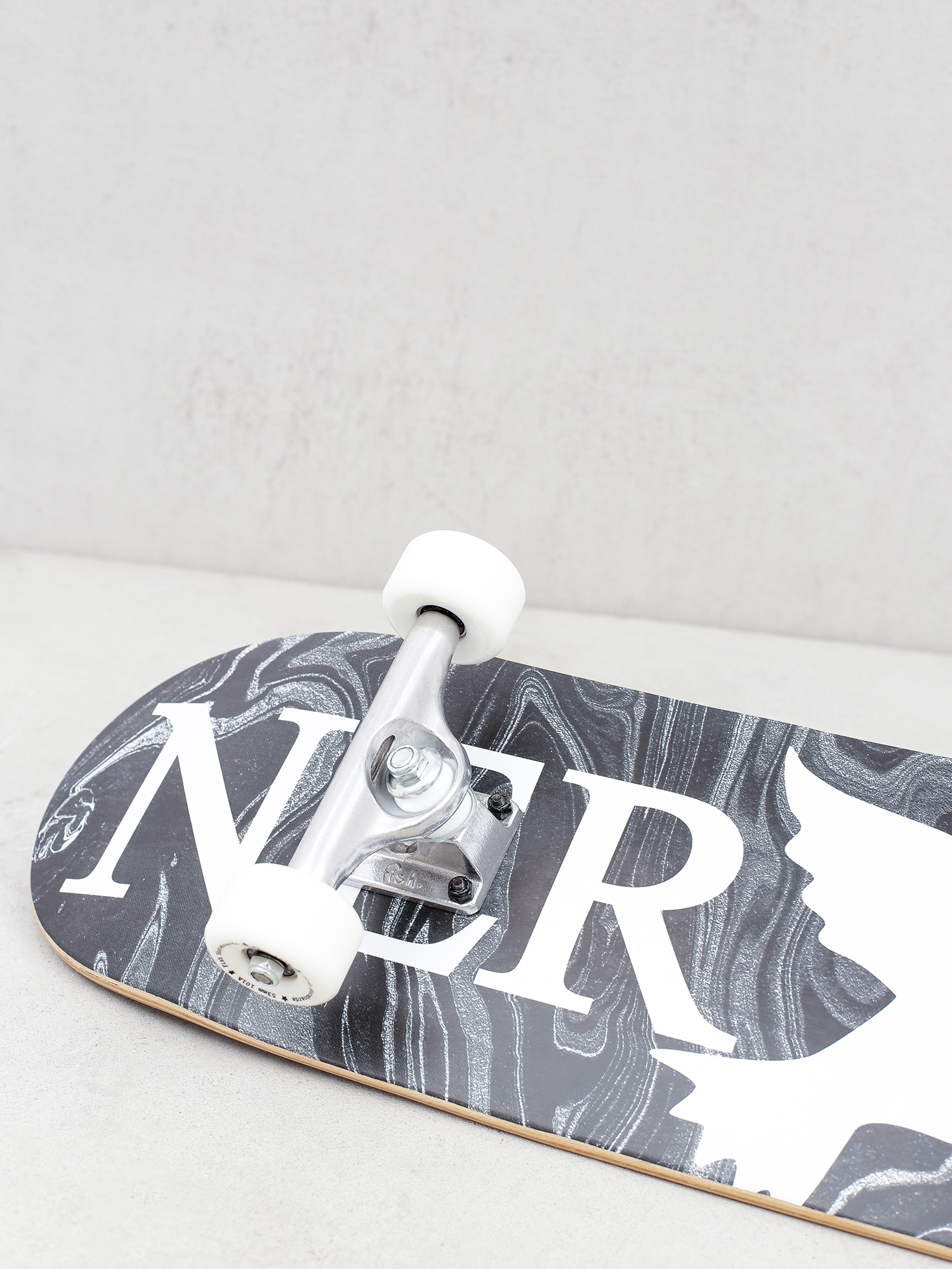 Nervous Classic Logo Komplett gördeszka (black)