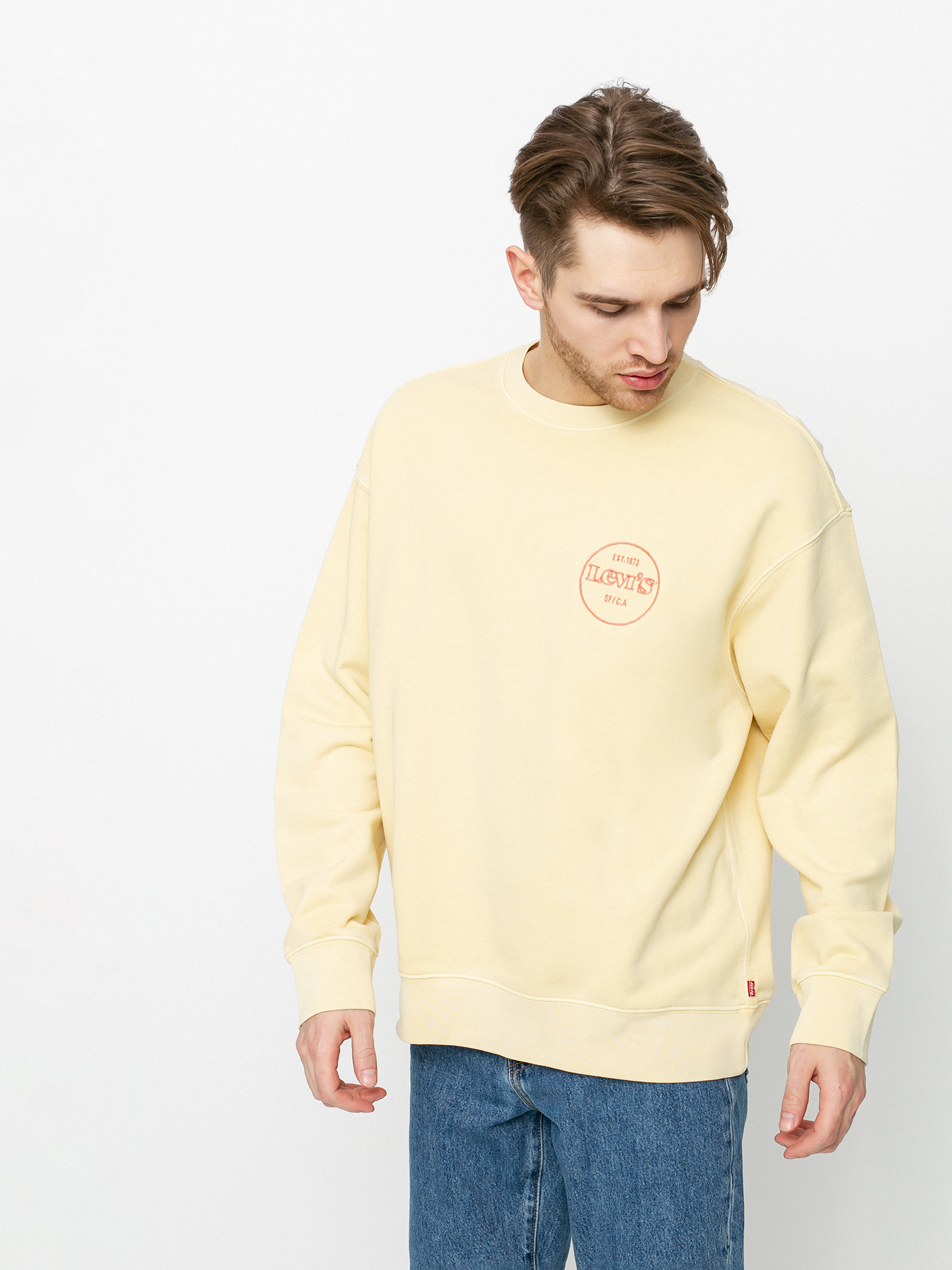 Levi's® Relaxed T2 Graphic Pulóver (garment dye golden haze)