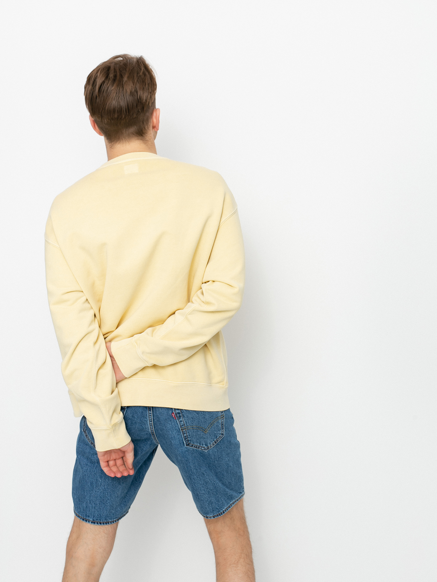 Levi's® Relaxed T2 Graphic Pulóver (garment dye golden haze)