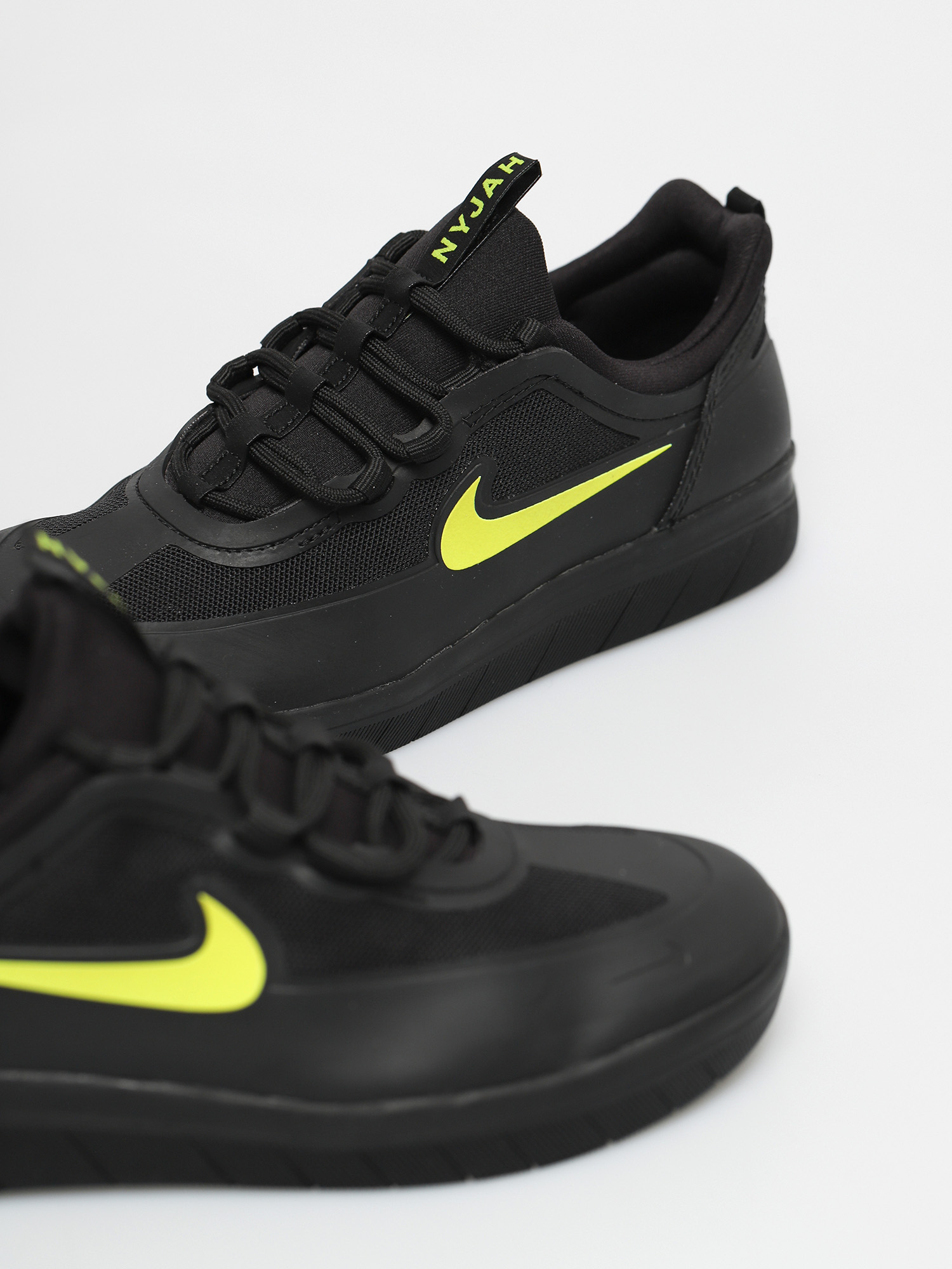 Nike SB Nyjah Free 2 Cipők (black/cyber black black)
