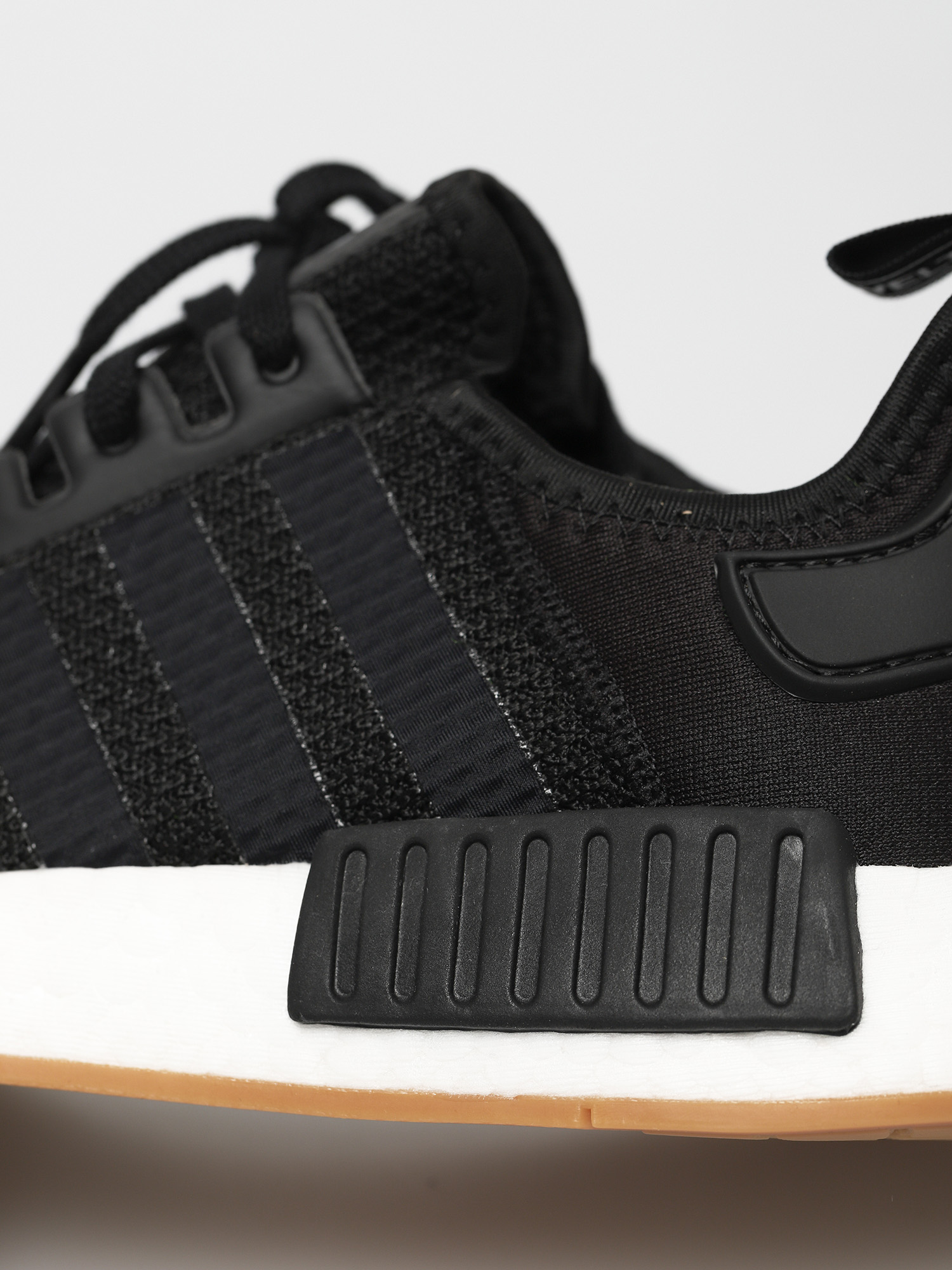 adidas Originals Nmd R1 Cipők (cblack/cblack/ftwwht)