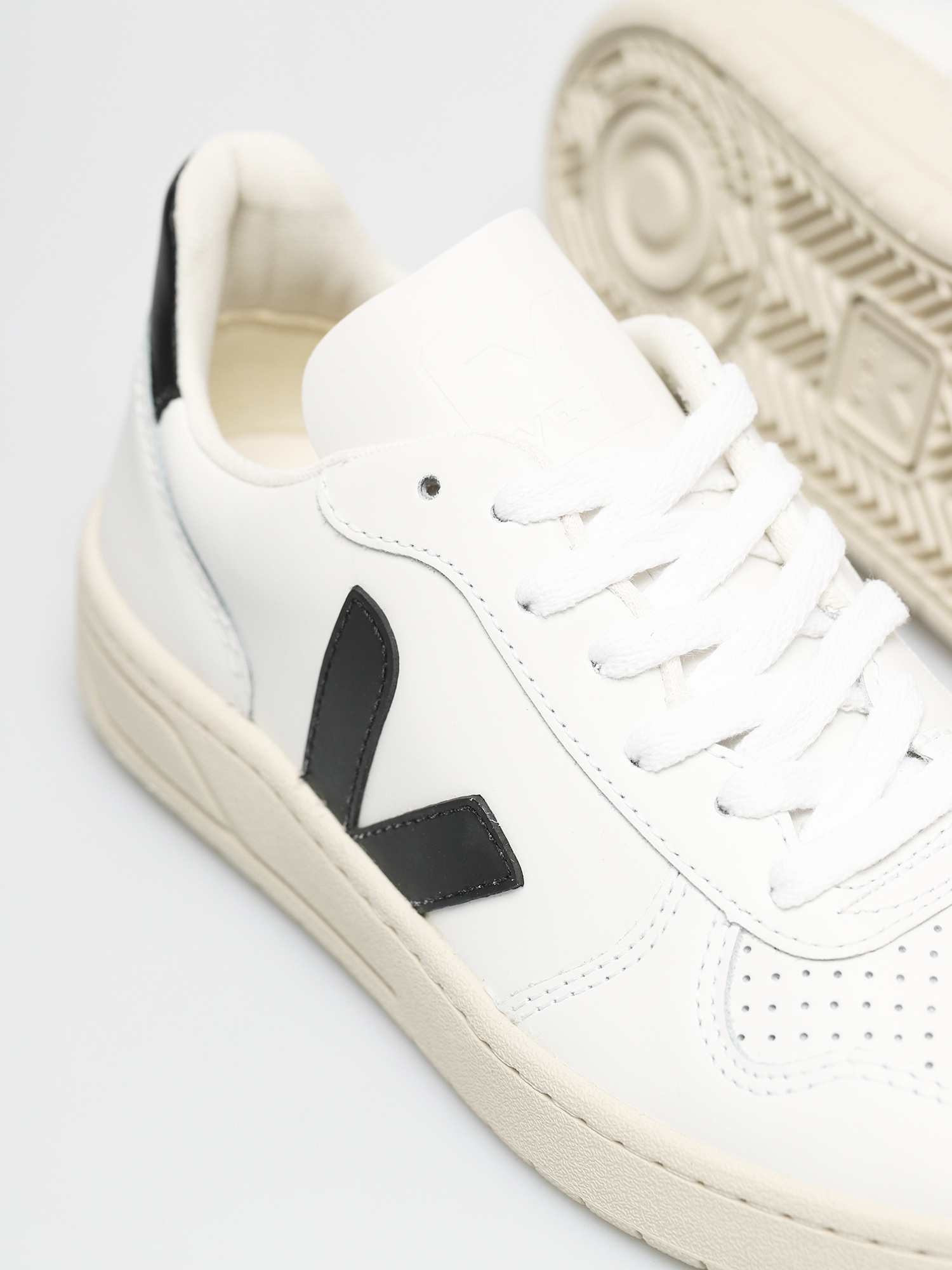 Veja V 10 Wmn Cipők (leather extra white black)
