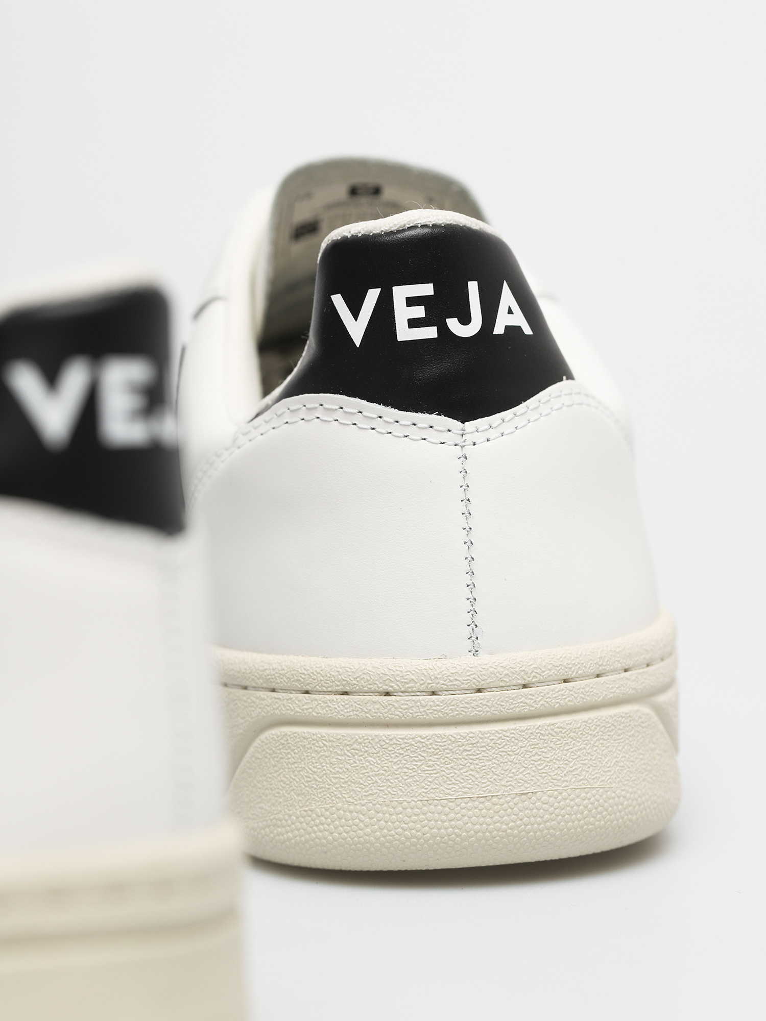 Veja V 10 Cipők (leather extra white black)