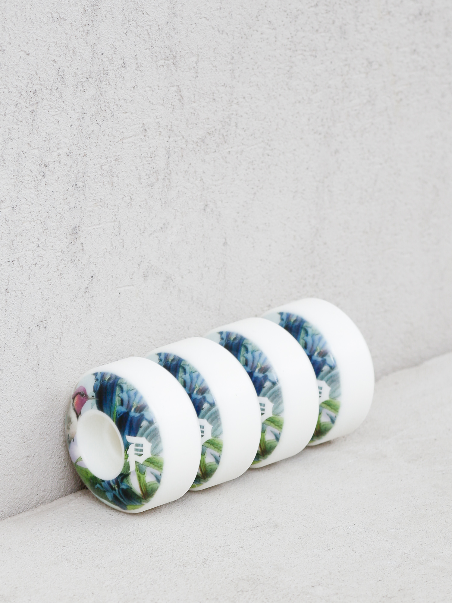 Primitive Humming Gördeszka kerék (white)