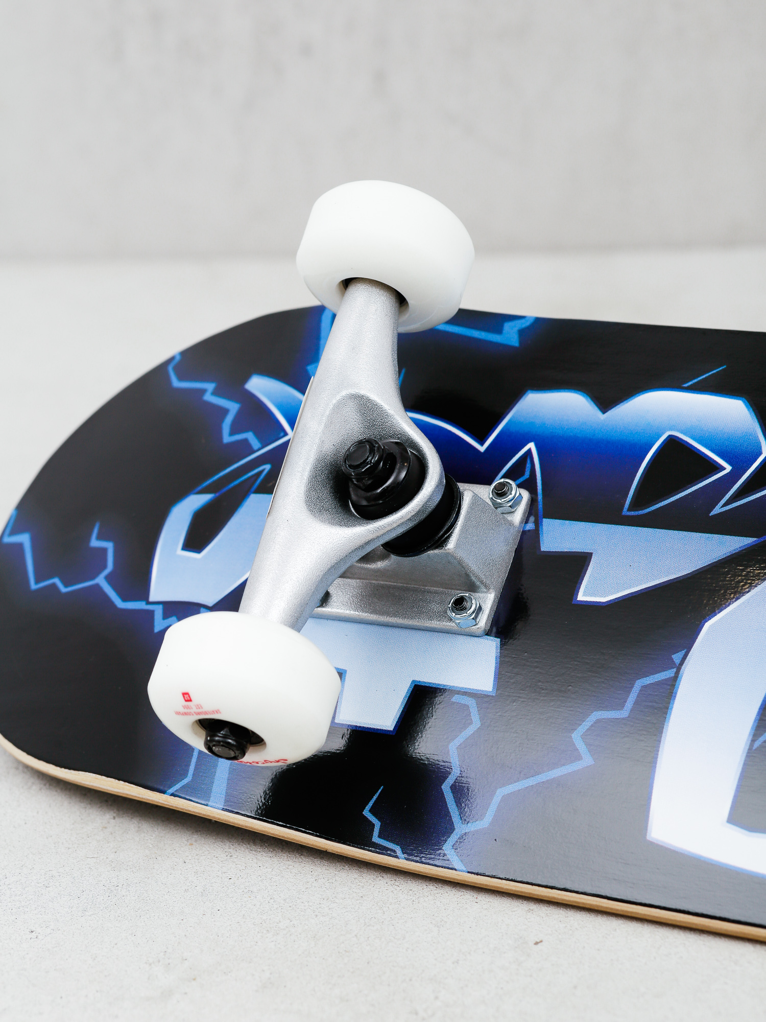 Chocolate Alvarez Lighting Komplett gördeszka (black/blue)