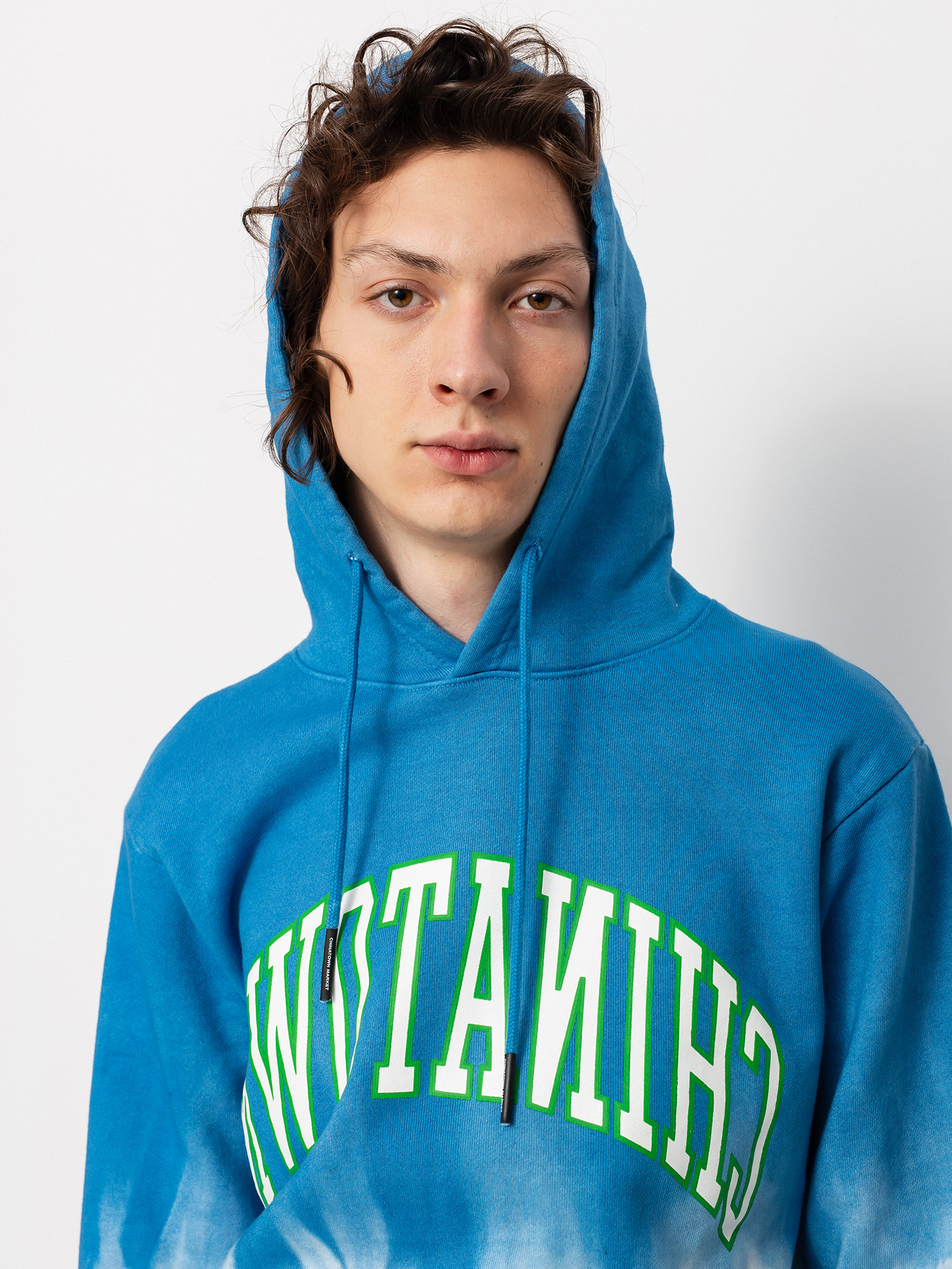 Chinatown Market Reverse Arc Tie Dye HD Kapucnis pulóver (blue tie dye)