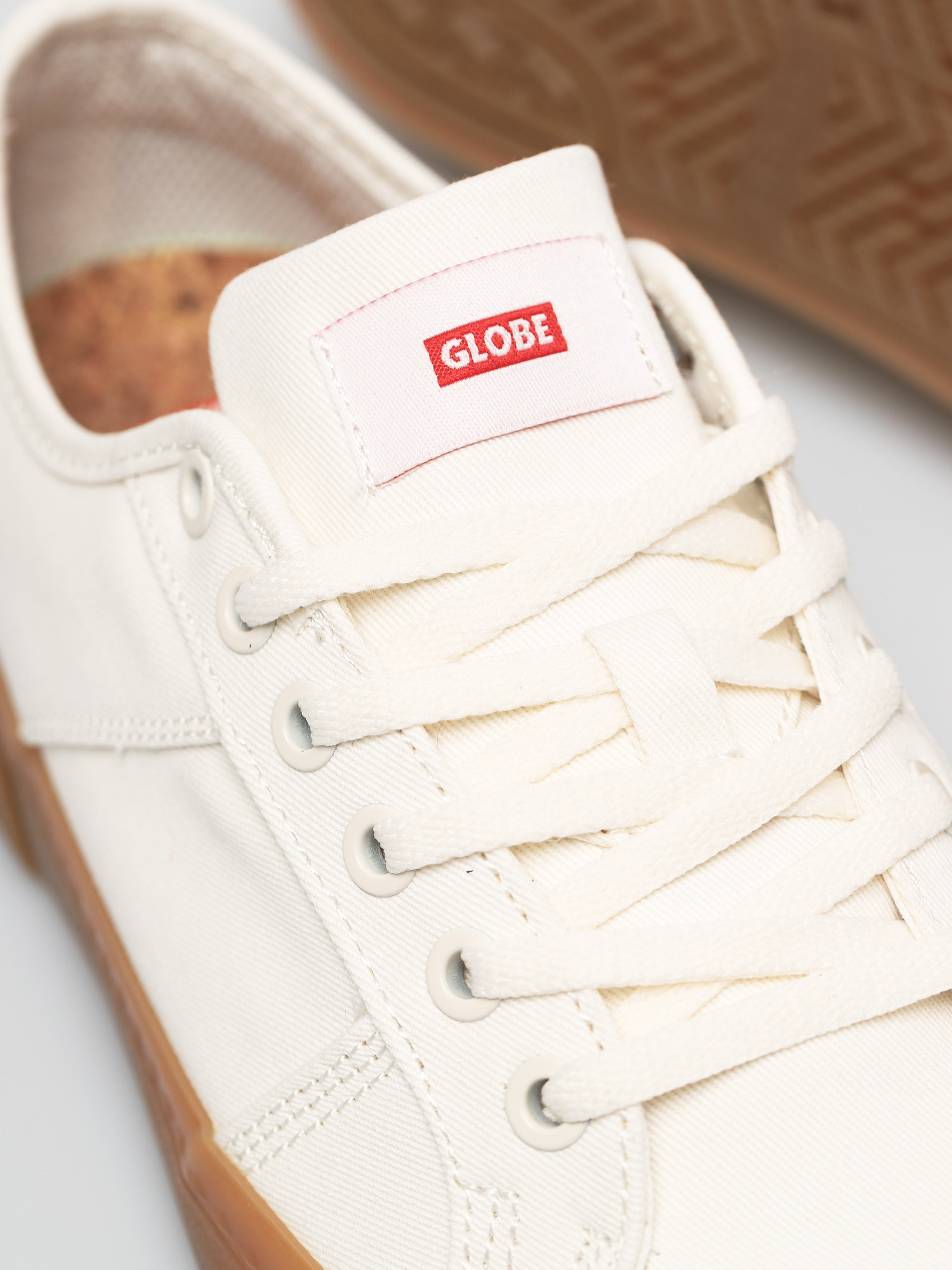 Globe Surplus Cipők (organic white)