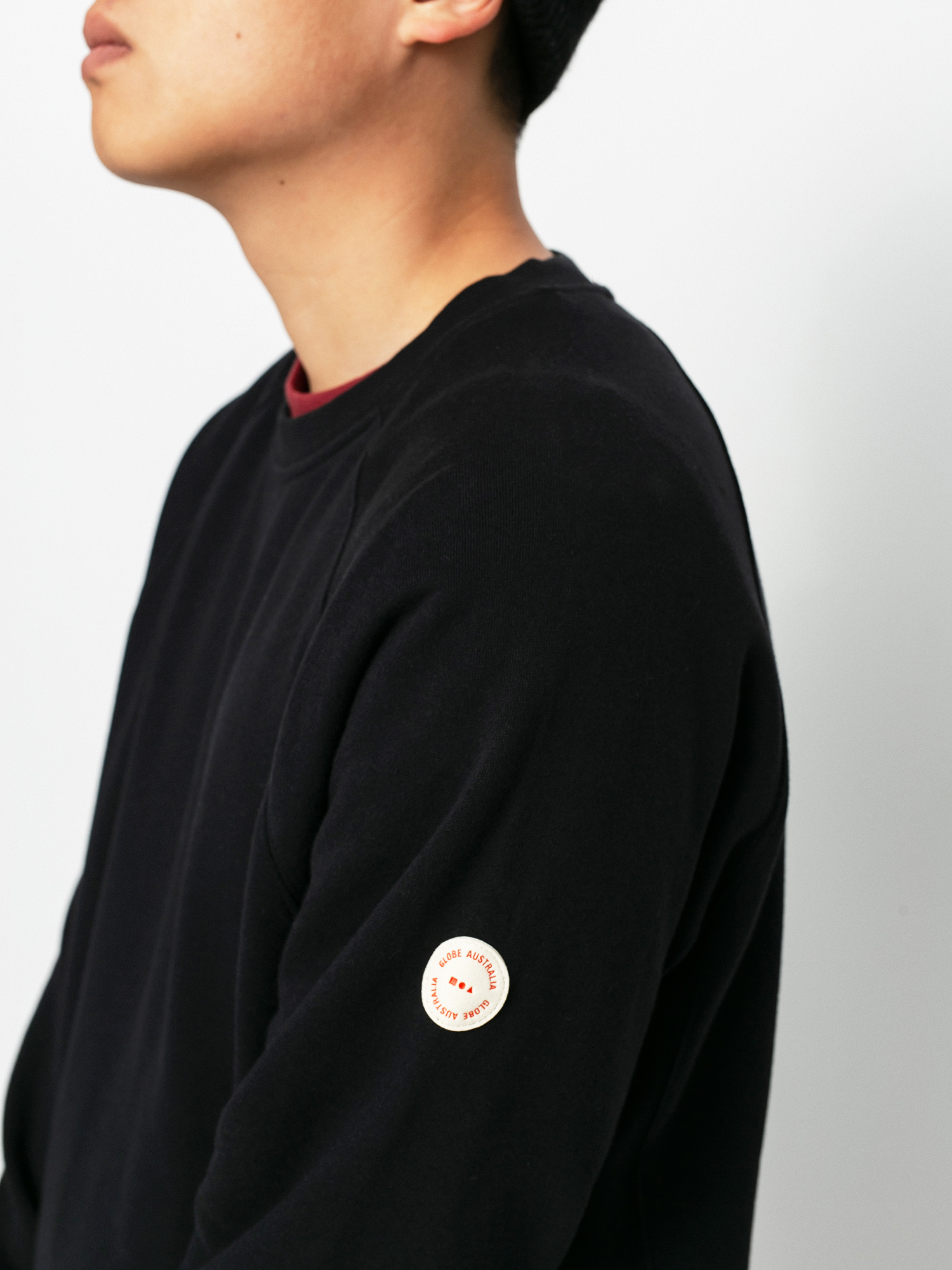 Globe Traveller Crew Pulóver (black)