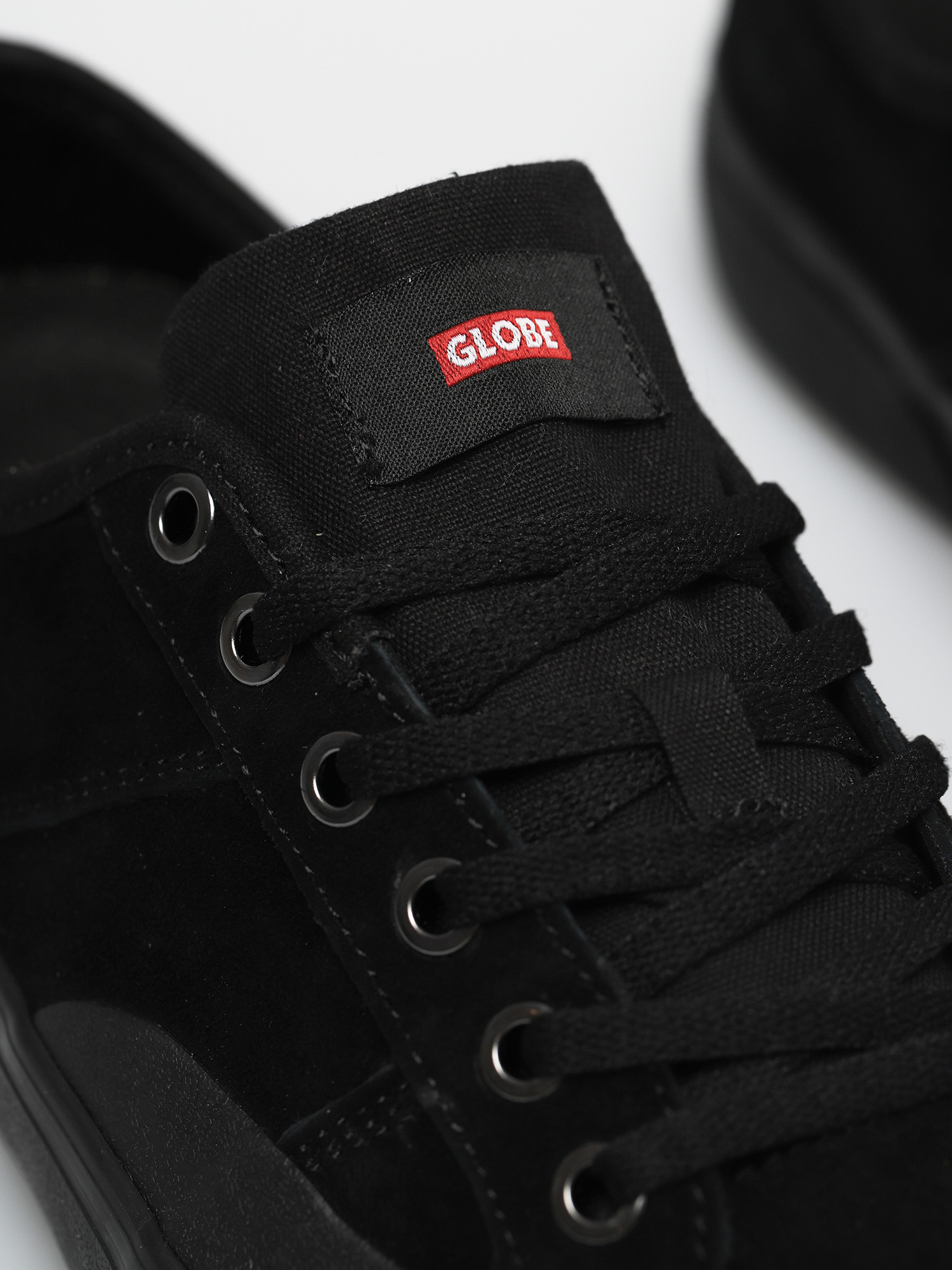 Globe Surplus Cipők (black/black/wolverine)