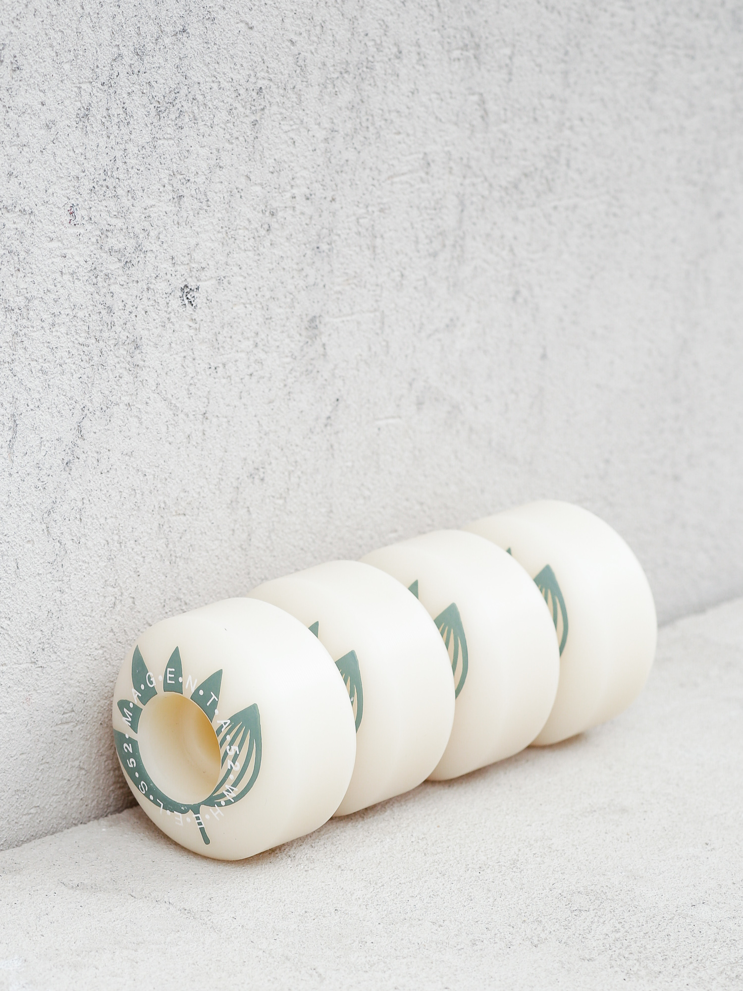 Magenta Plant Power Gördeszka kerék (grey)