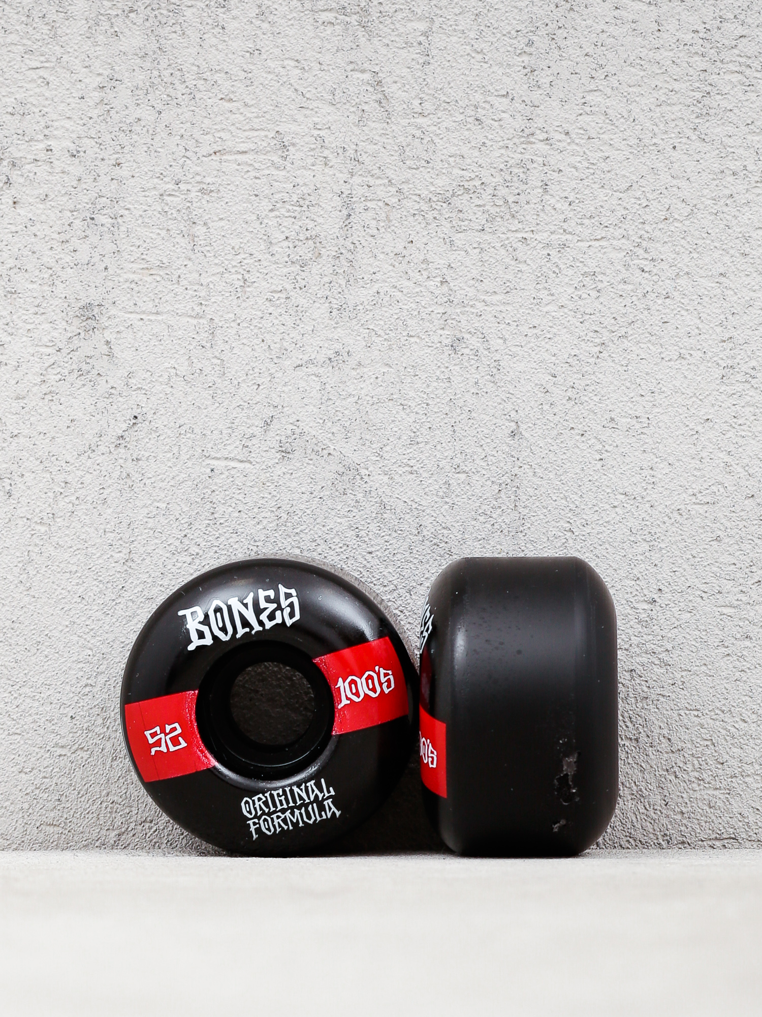 Bones Og Formula V4 Wide 100A Gördeszka kerék (black/red)