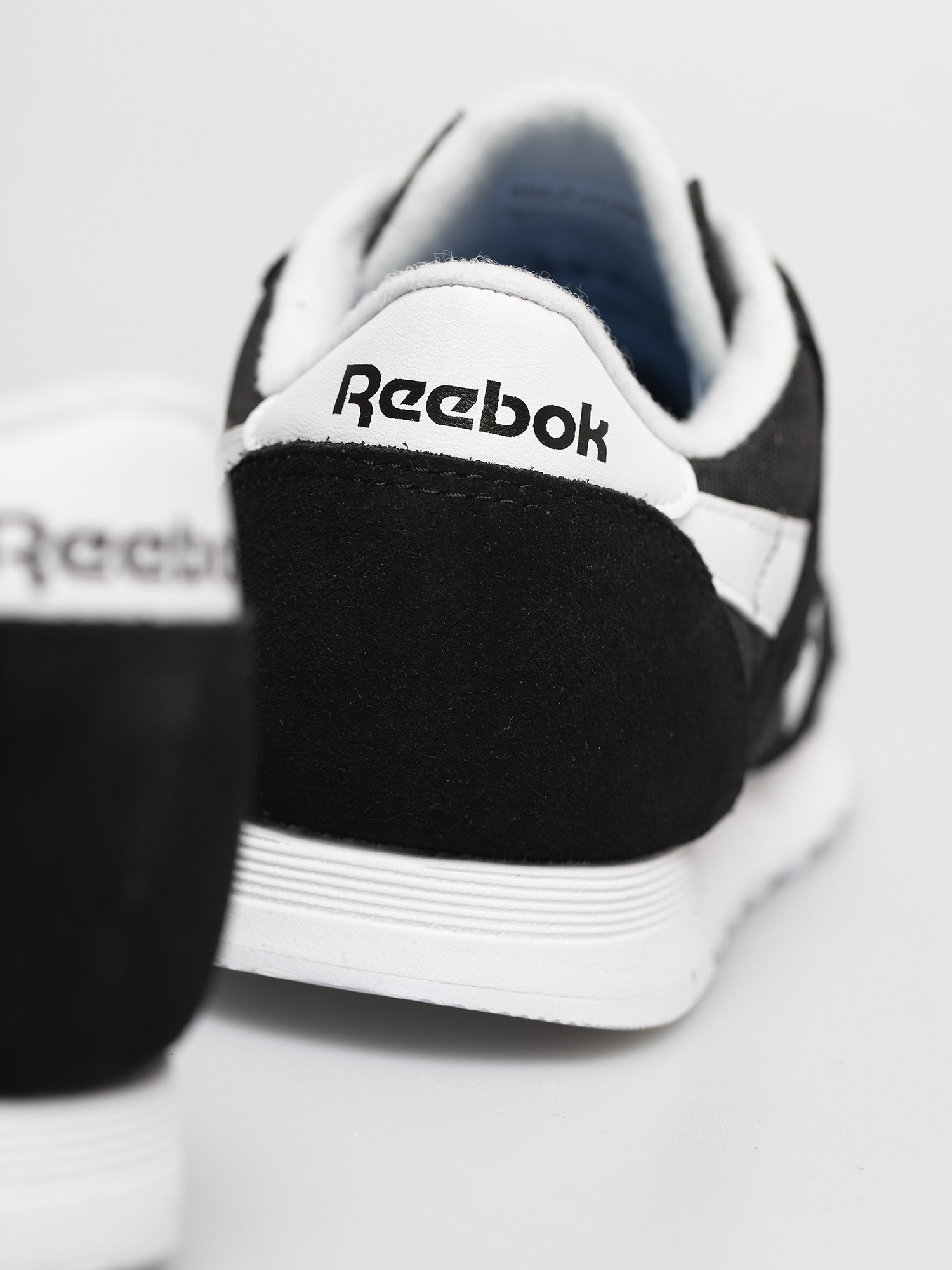 Reebok Cl Nylon Wmn Cipők (black/black/white)