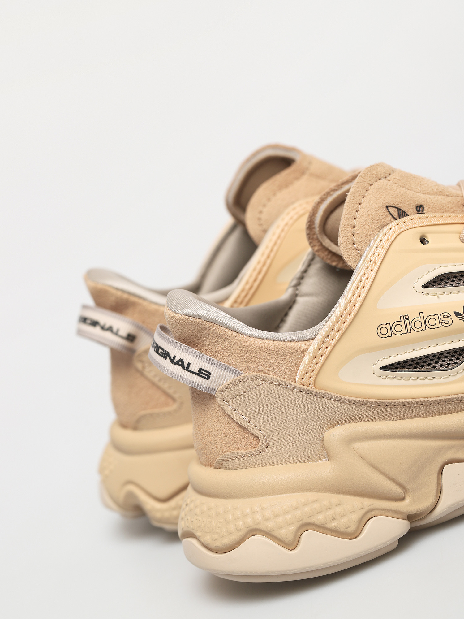 Adidas Originals Ozweego Celox Cipők Wmn (stpanu/linen/lbrown)