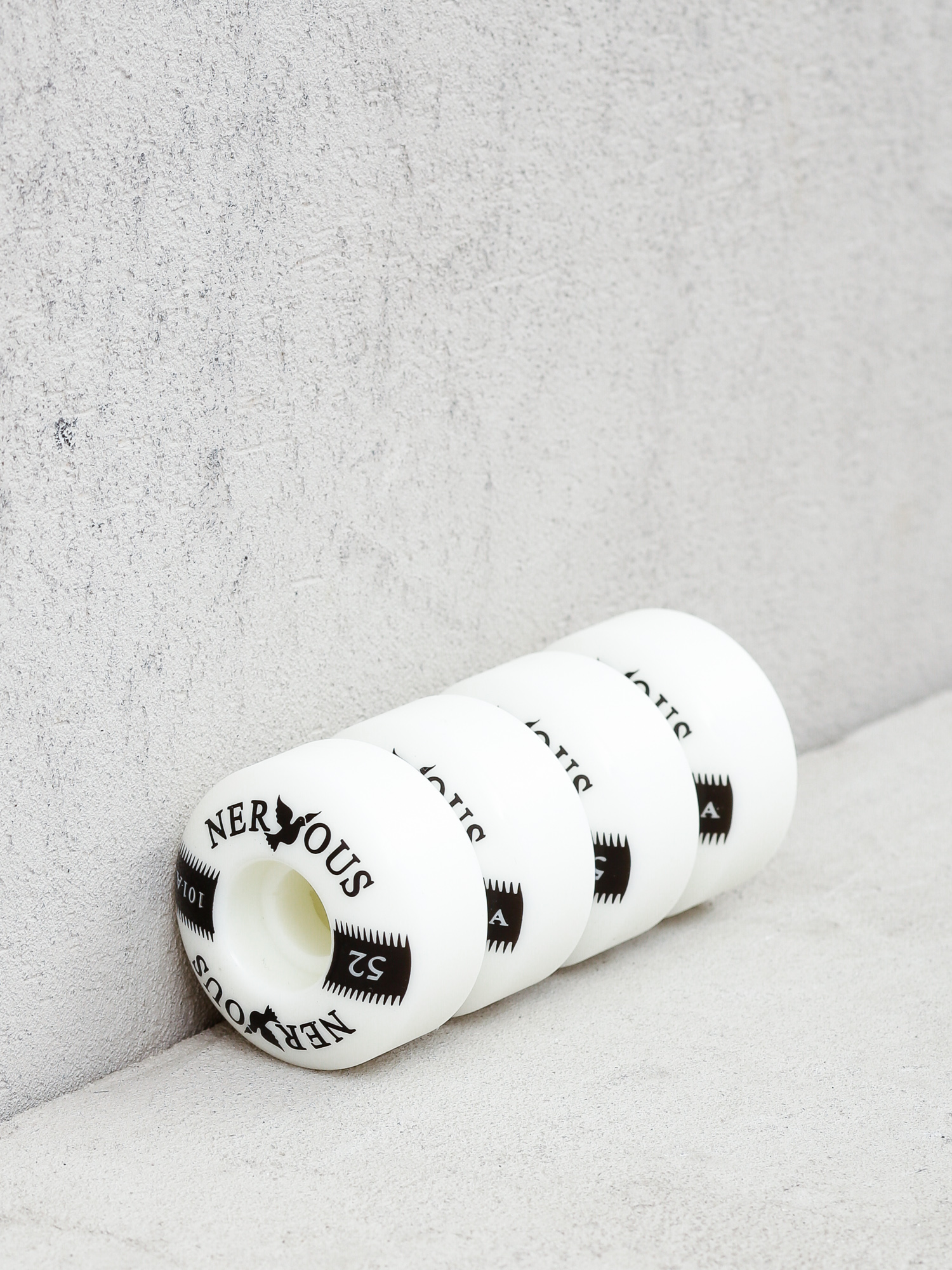 Nervous Classic Flat Gördeszka kerék (white)