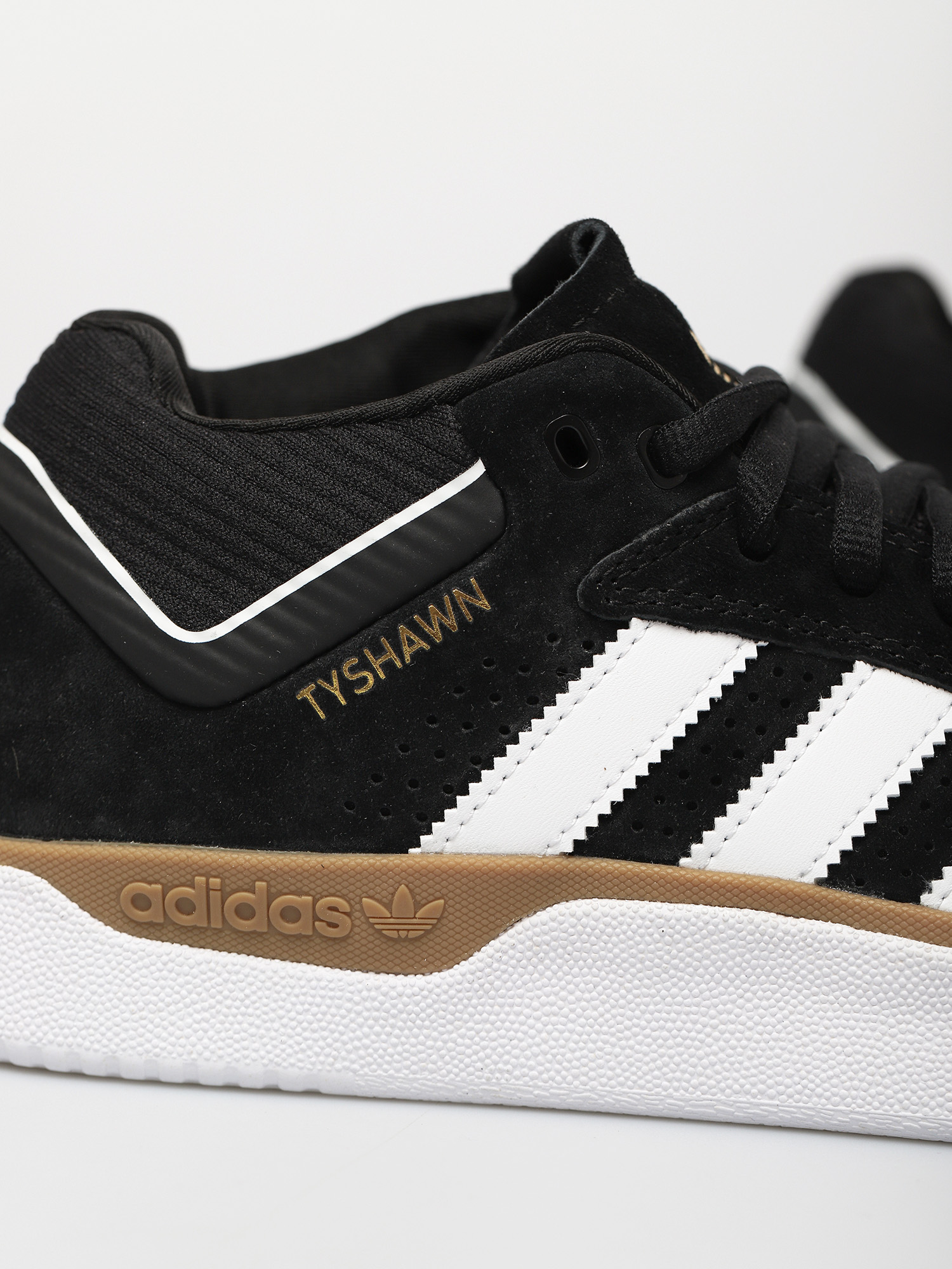 adidas Tyshawn Cipők (cblack/ftwwht/gum4)